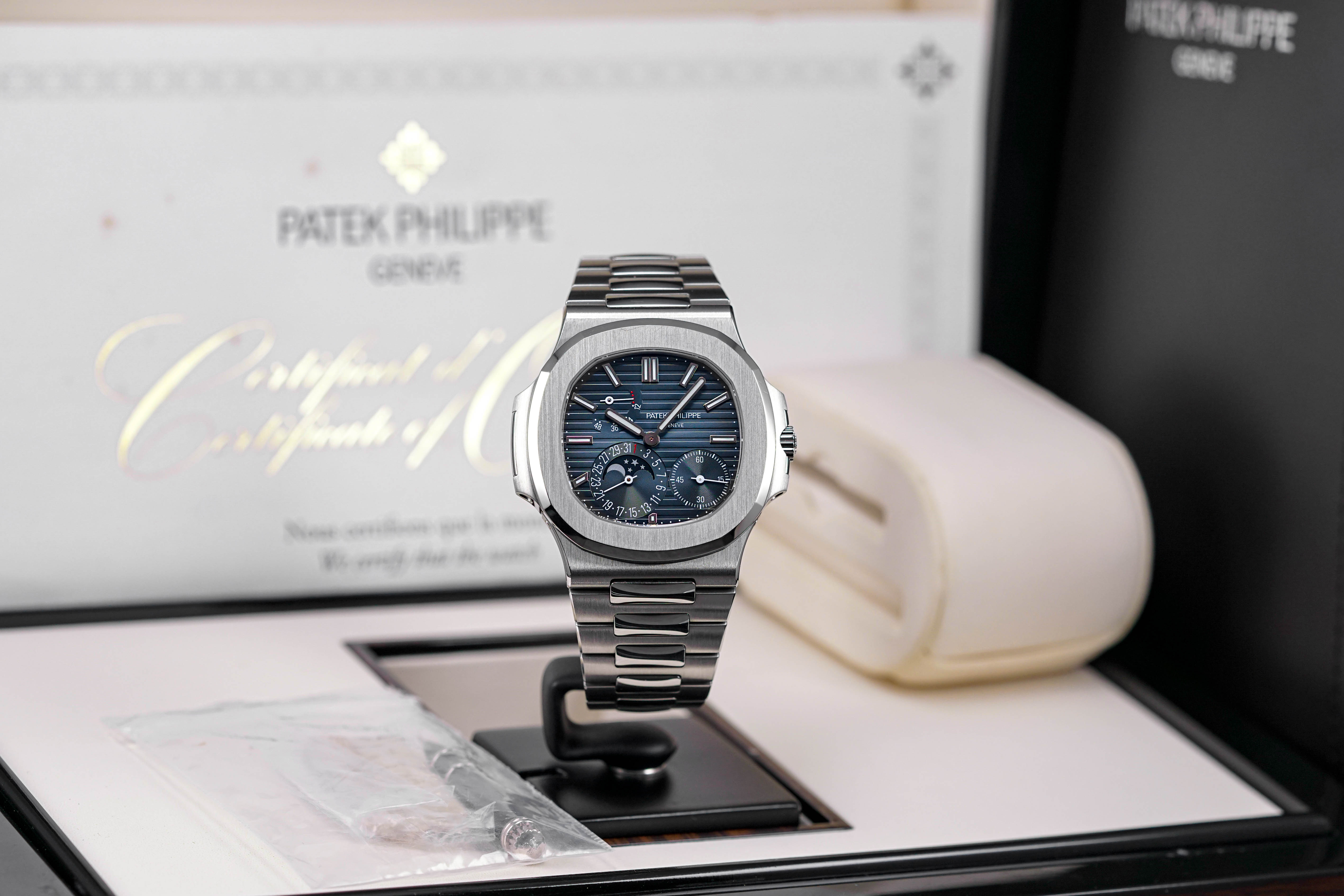 NAUTILUS 5712/1A MOONPHASE BLUE DIAL (2017)