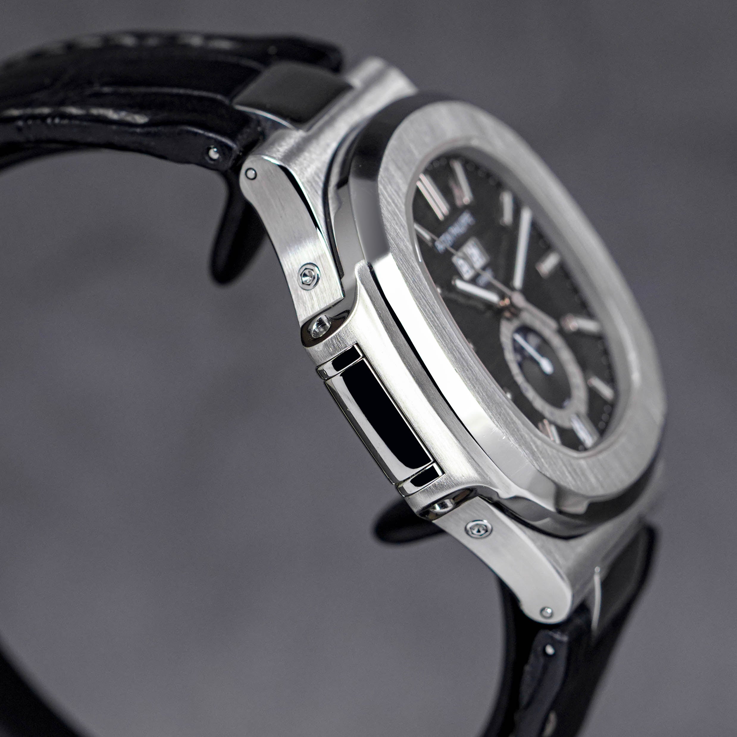 NAUTILUS 5726A ANNUAL CALENDAR (2011)