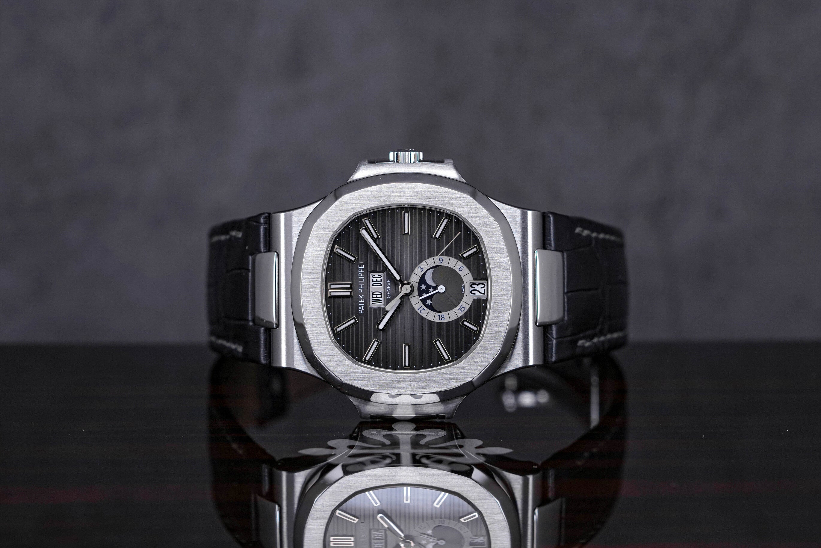 NAUTILUS 5726A ANNUAL CALENDAR (2011)