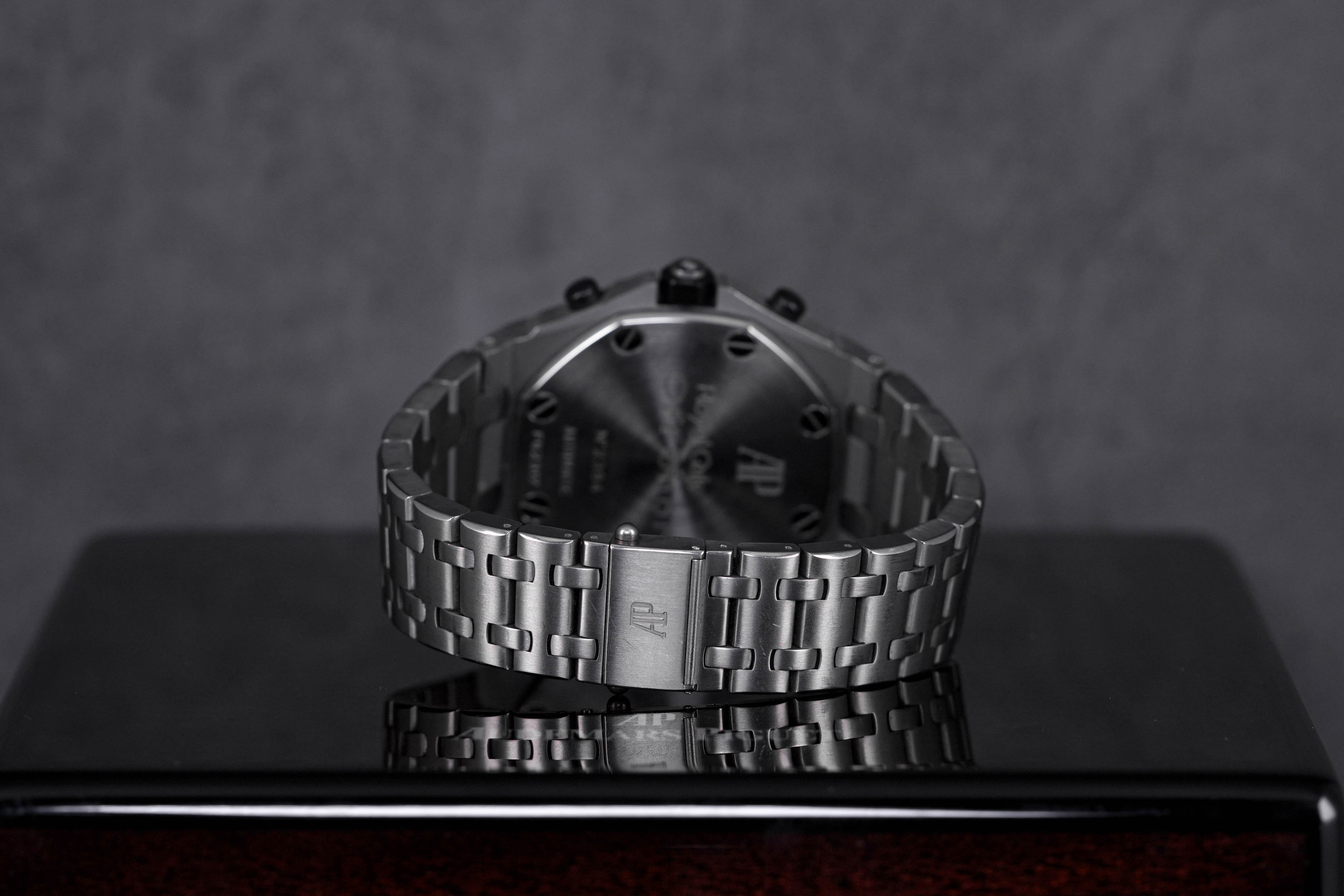 ROYAL OAK OFFSHORE CHRONOGRAPH 42MM TITANIUM BLACK DIAL (2006)