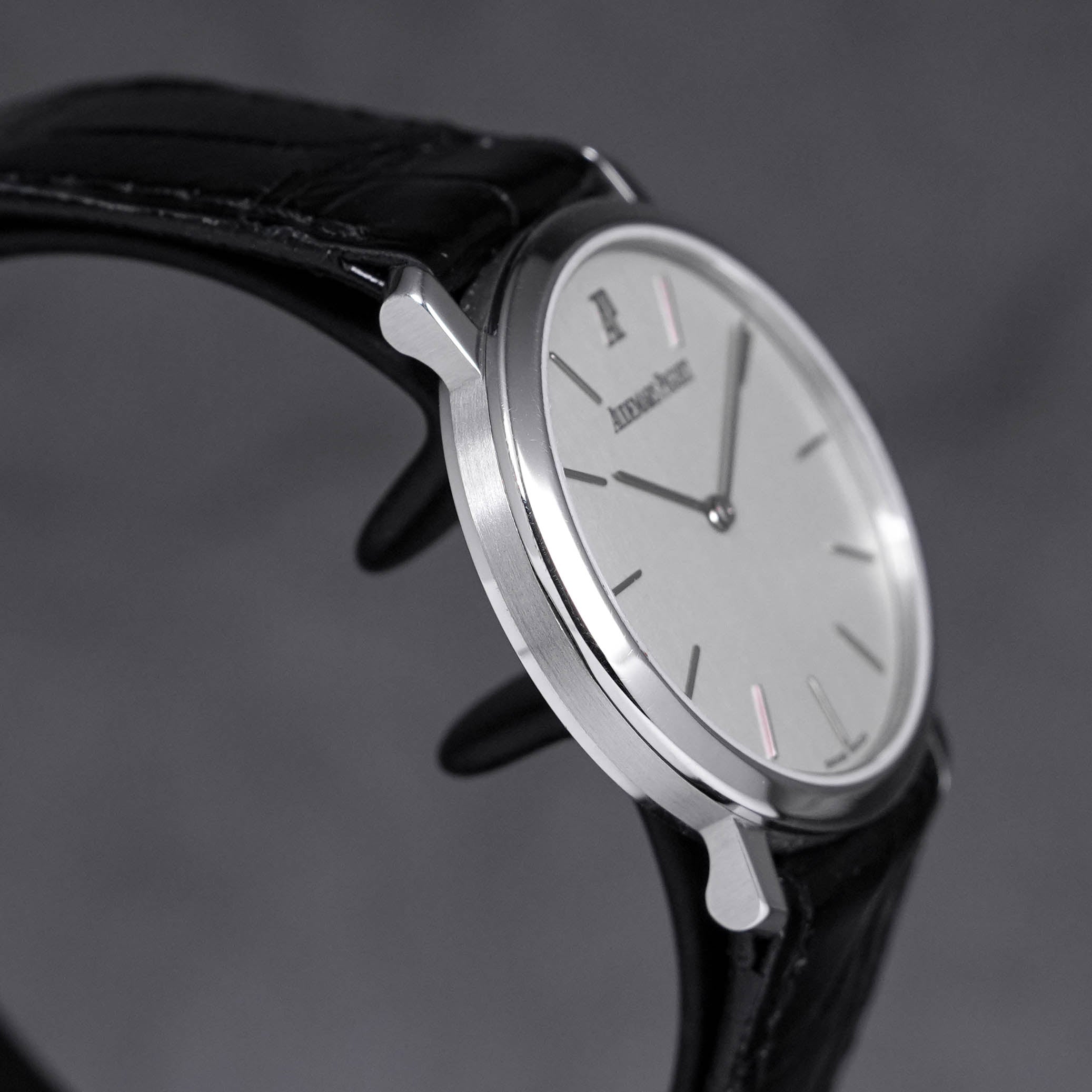 CLASSIC ROUND 32MM WHITEGOLD SILVER DIAL (WATCH ONLY)