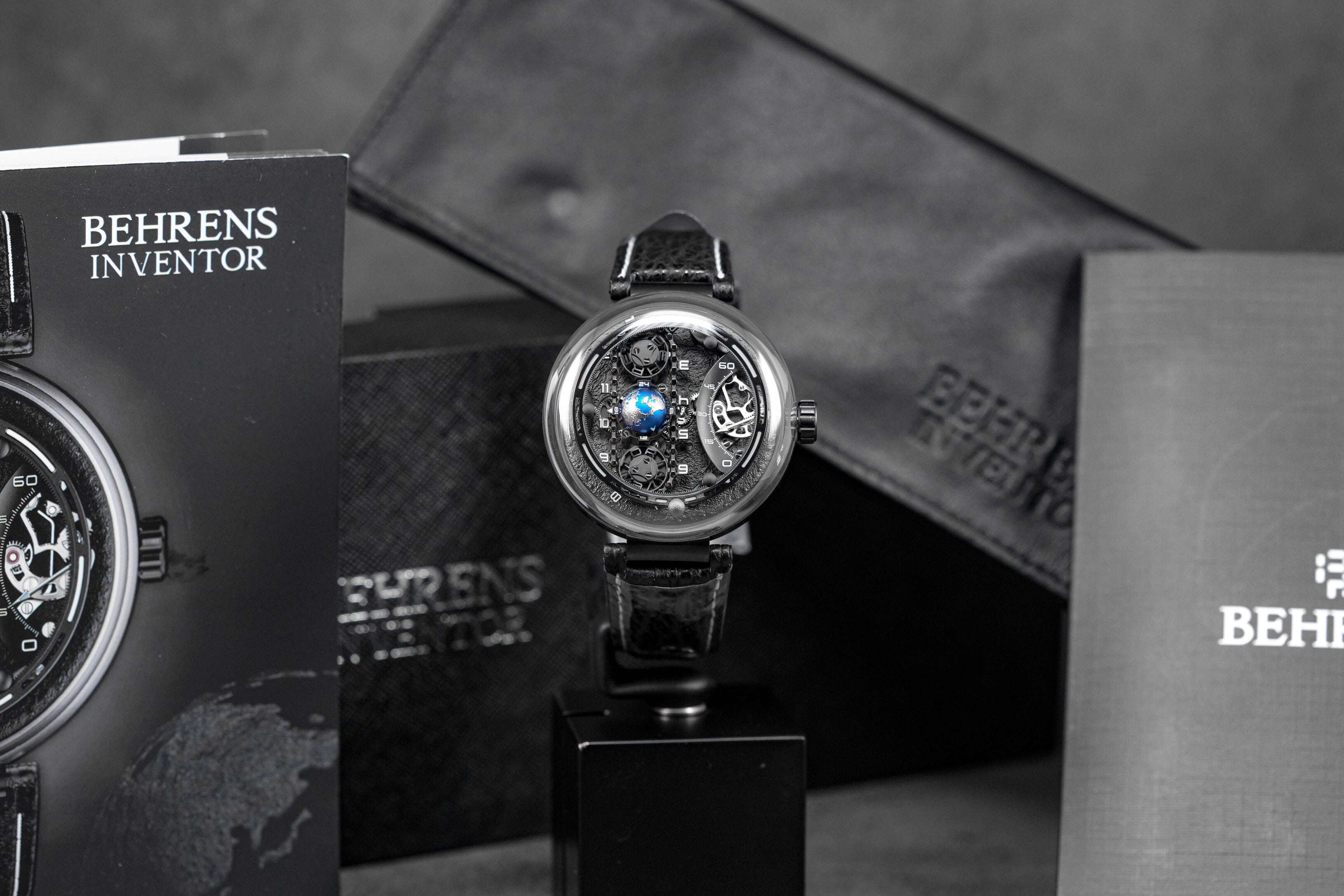 'PERIGEE' TITANIUM RETROGRADE DAY & NIGHT MOON TRACK SYSTEM LIMITED EDITON (2023)