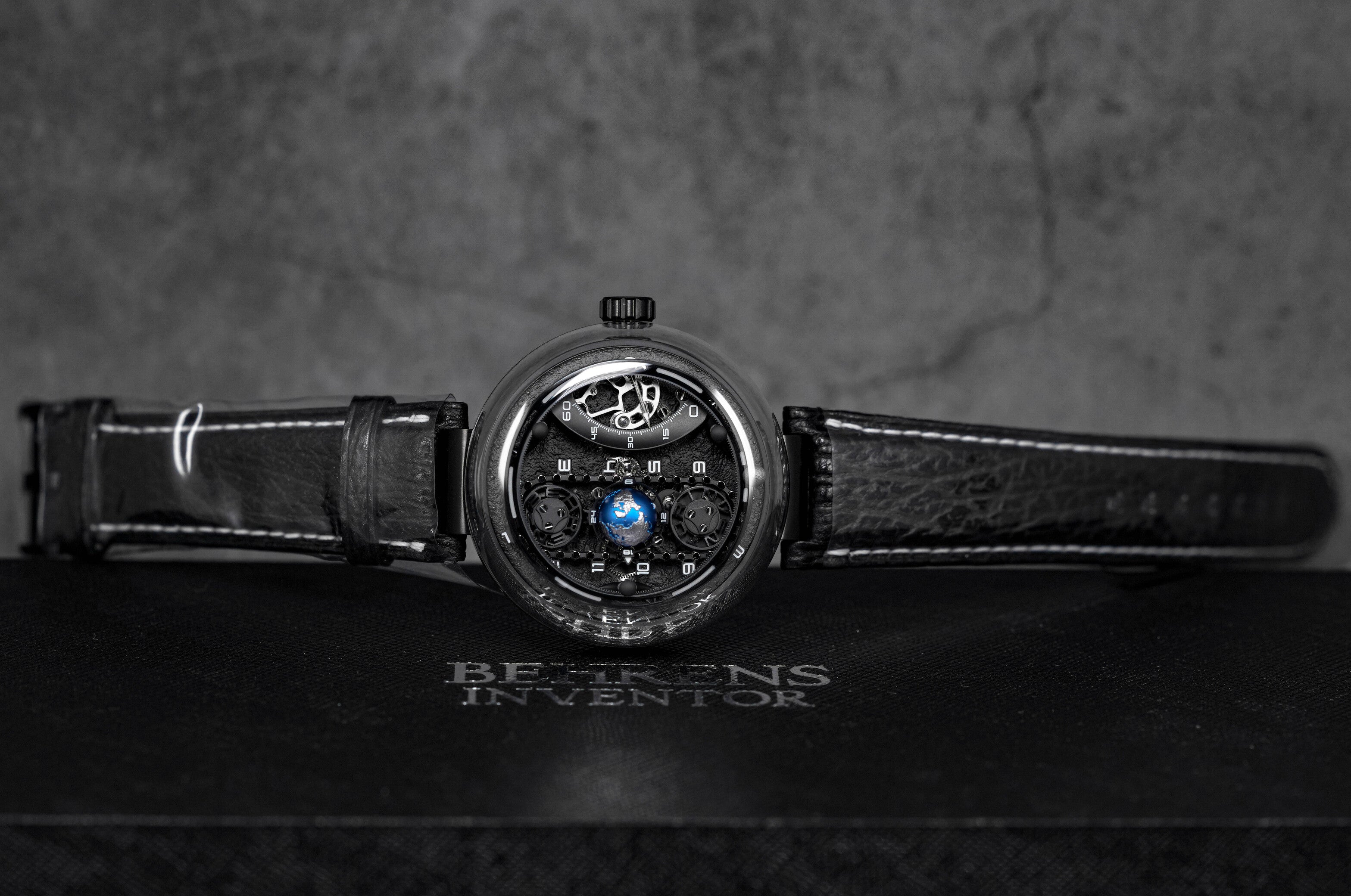 'PERIGEE' TITANIUM RETROGRADE DAY & NIGHT MOON TRACK SYSTEM LIMITED EDITON (2023)