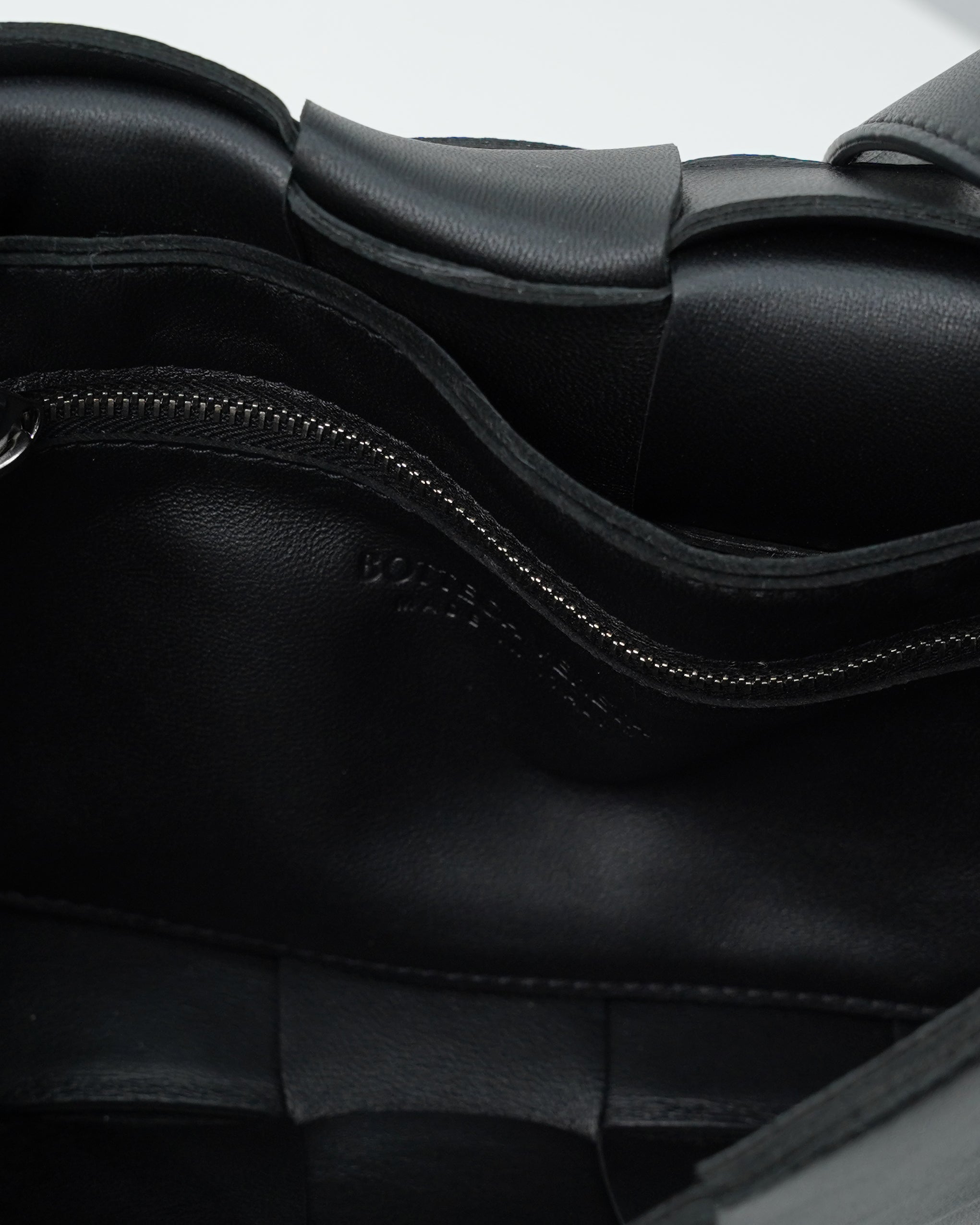 BLACK CASSETTE CROSSBODY BAG