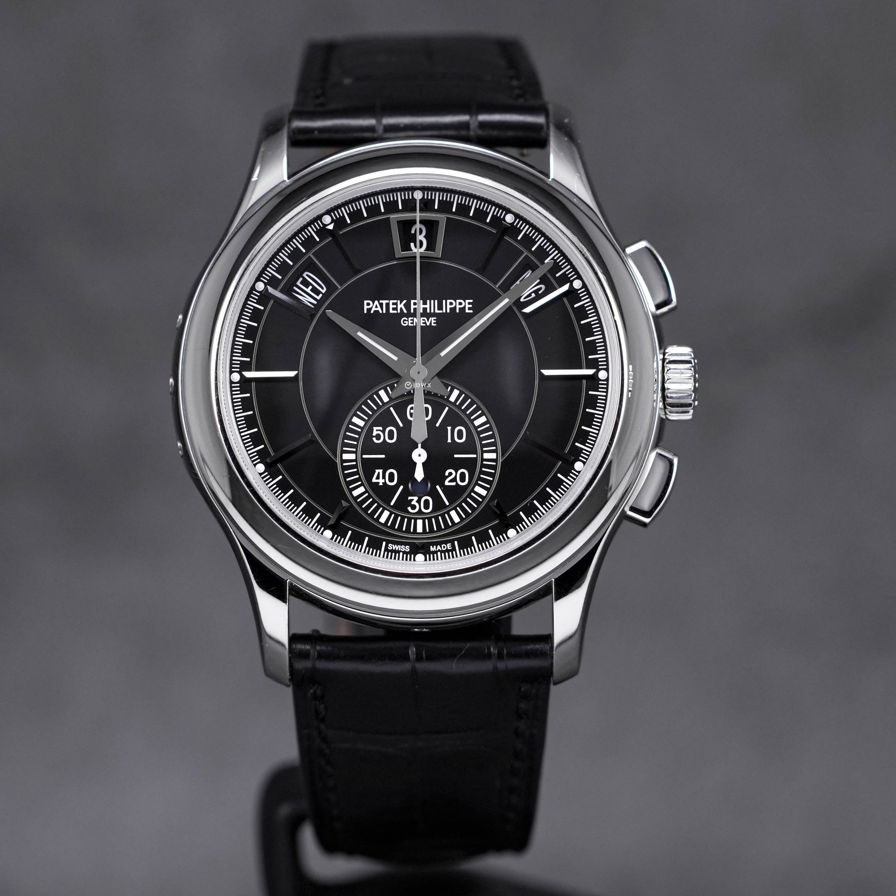 CALATRAVA 5905P ANNUAL CALENDAR PLATINUM BLACK DIAL (2017)