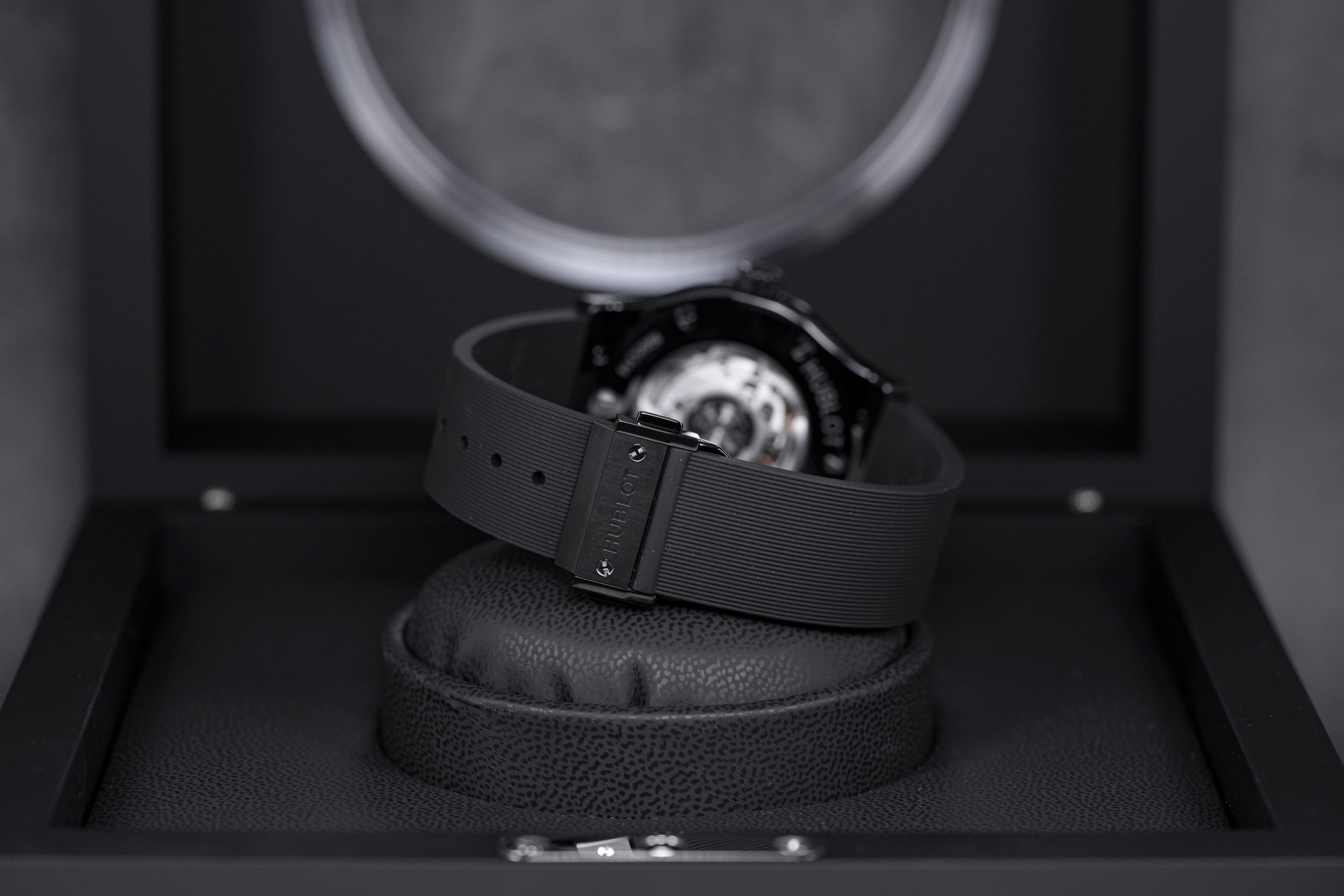 CLASSIC FUSION 42MM CERAMIC BLACK MAGIC (2023)