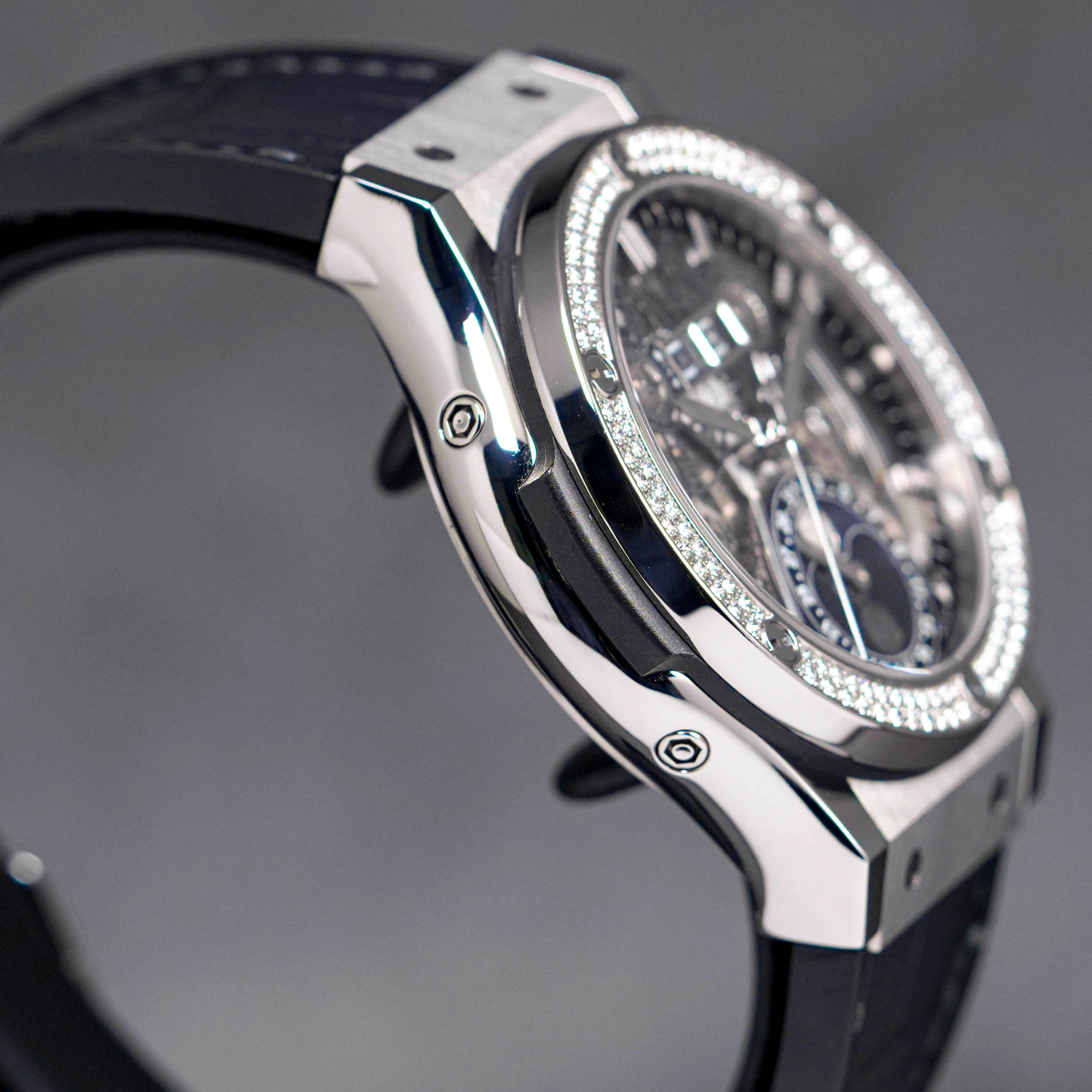 CLASSIC FUSION 42MM AEROFUSION MOONPHASE TITANIUM DIAMOND BEZEL (2018)