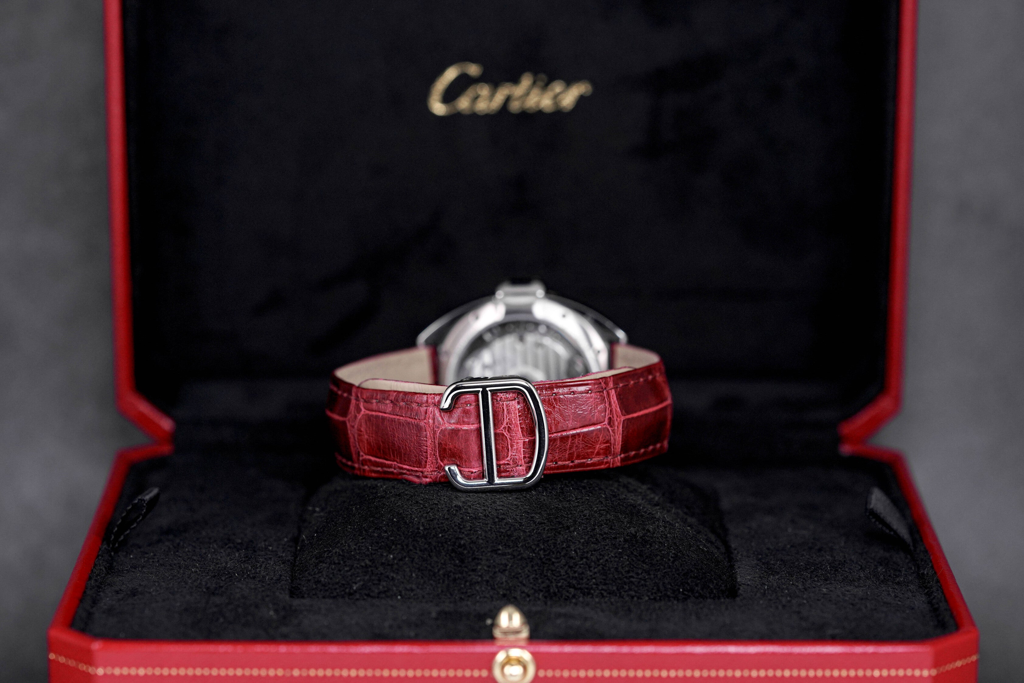 CLÉ DE CARTIER STEEL SILVER DIAL RED ALLIGATOR STRAP (2022)