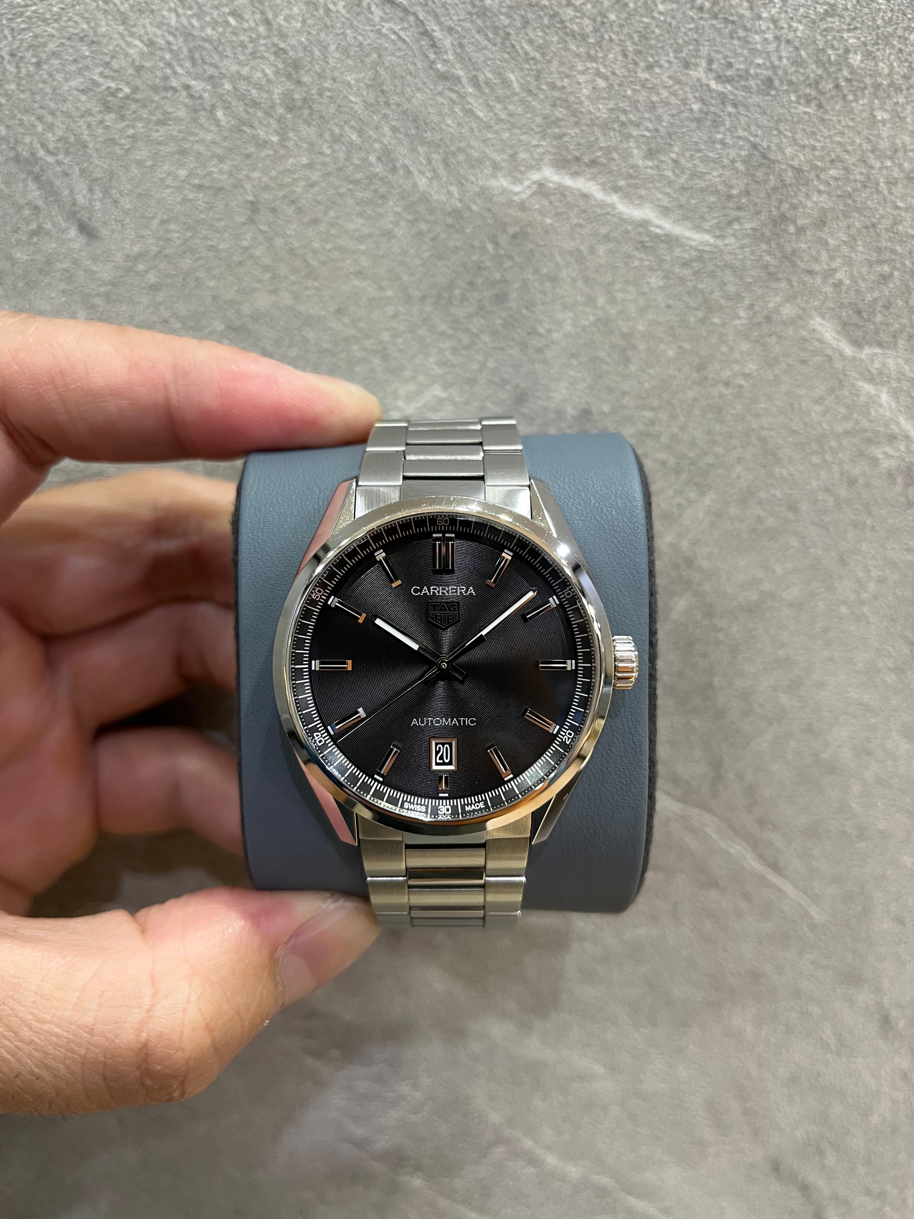 CARRERA DATE BLACK DIAL (2024)