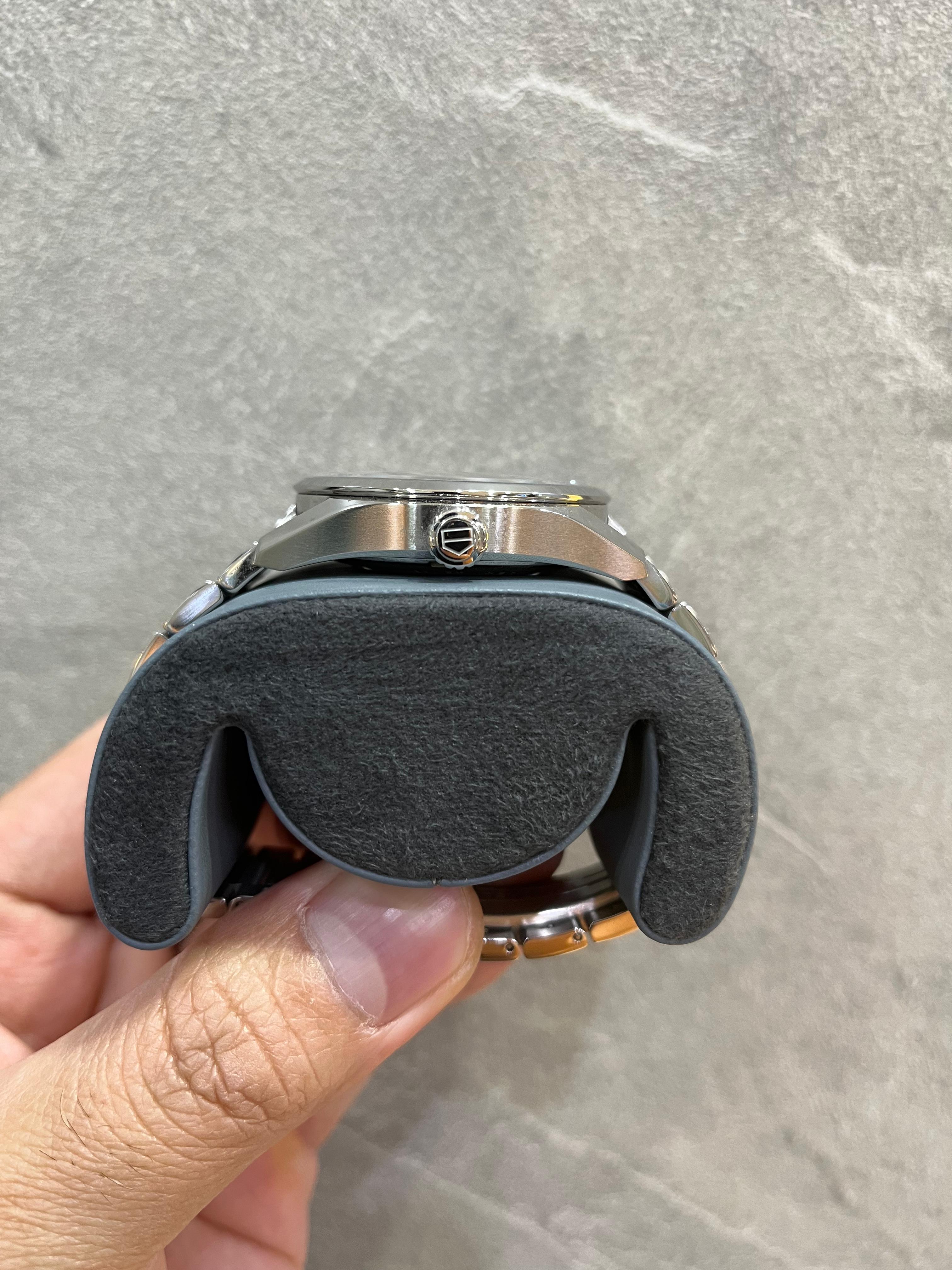 CARRERA DATE BLACK DIAL (2024)