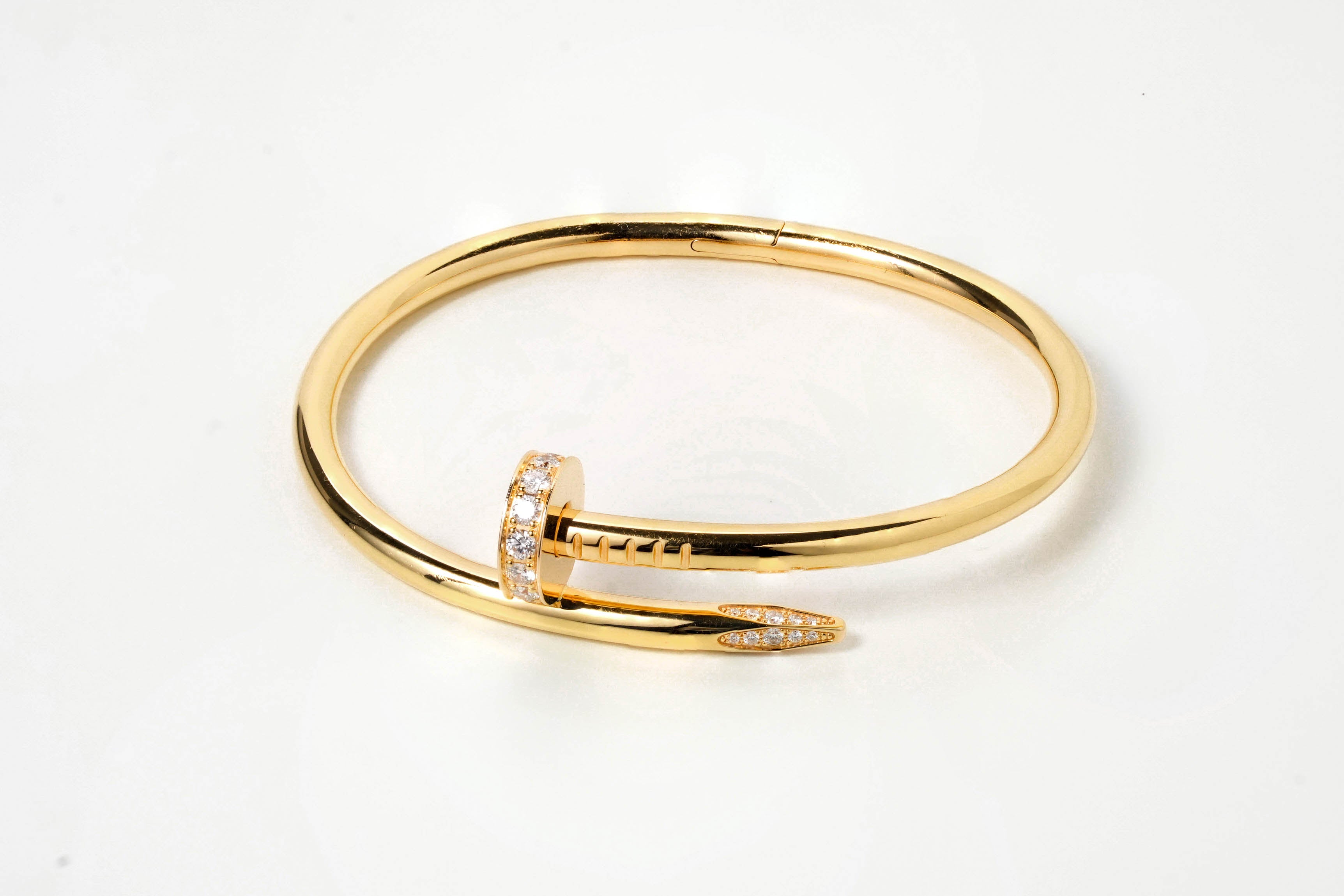 JUSTE UN CLOU BRACELET 18K YELLOWGOLD WITH 32 BRILLIANT CUT DIAMONDS (2023)