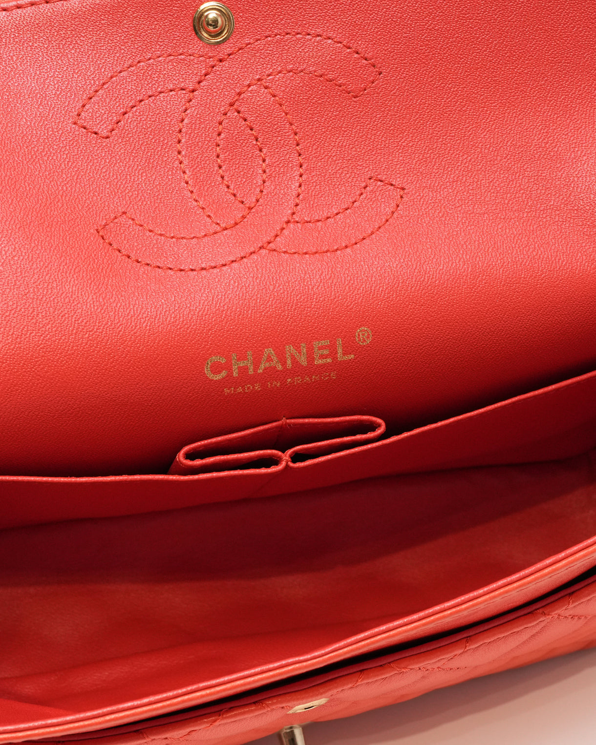 CLASSIC FLAP BAG MEDIUM CORAL RED GOLD HARDWARE