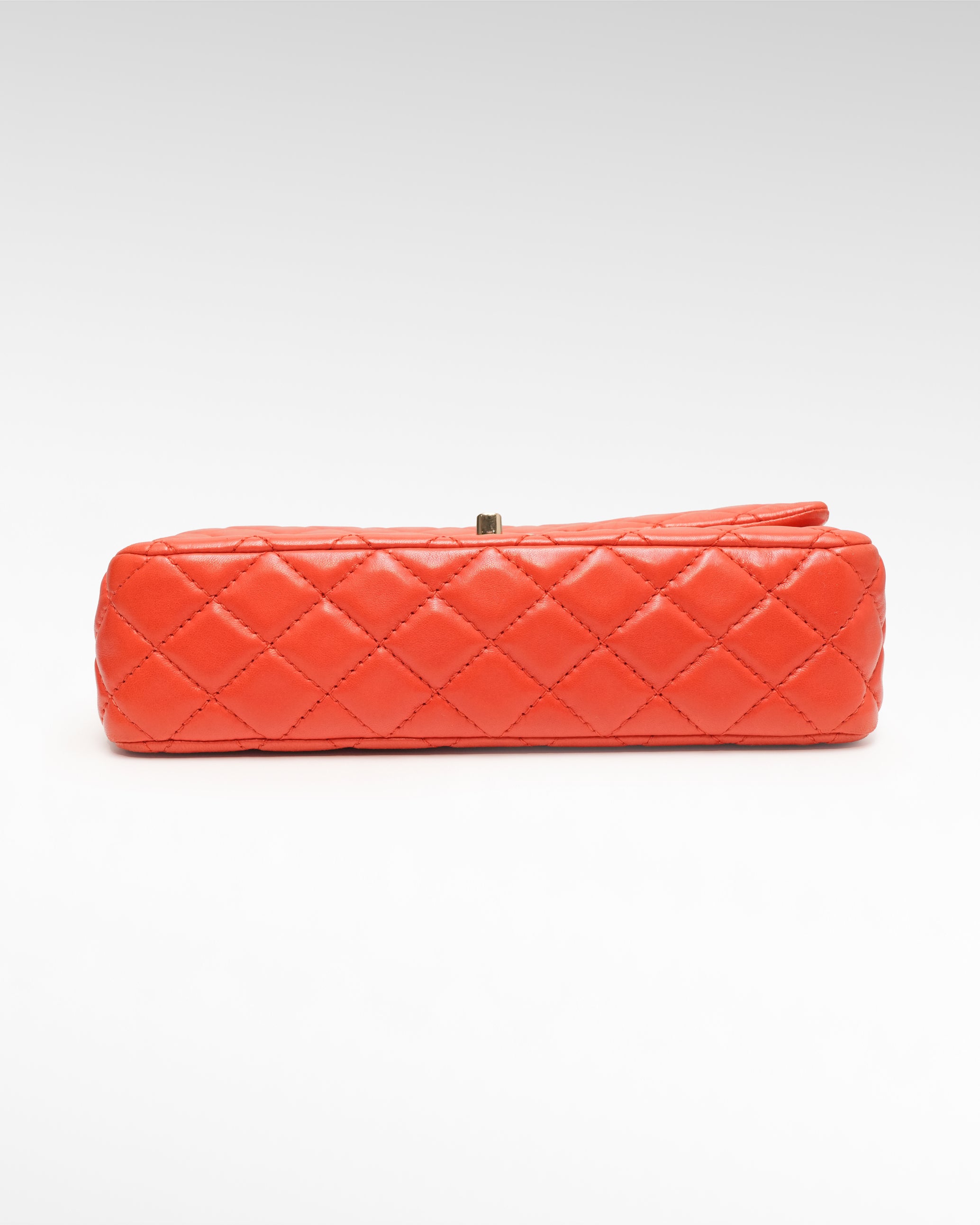CLASSIC FLAP BAG MEDIUM CORAL RED GOLD HARDWARE