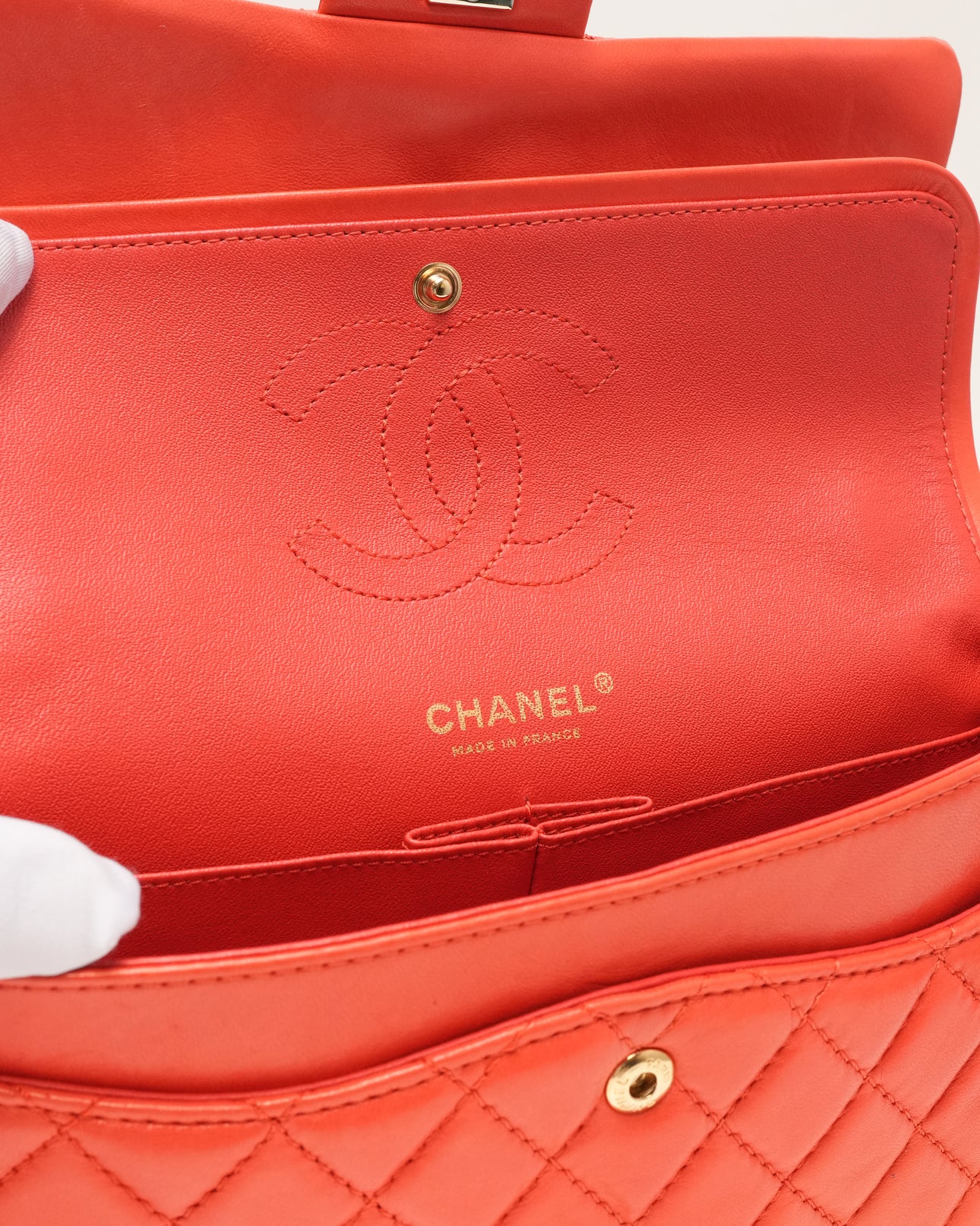 CLASSIC FLAP BAG MEDIUM CORAL RED GOLD HARDWARE