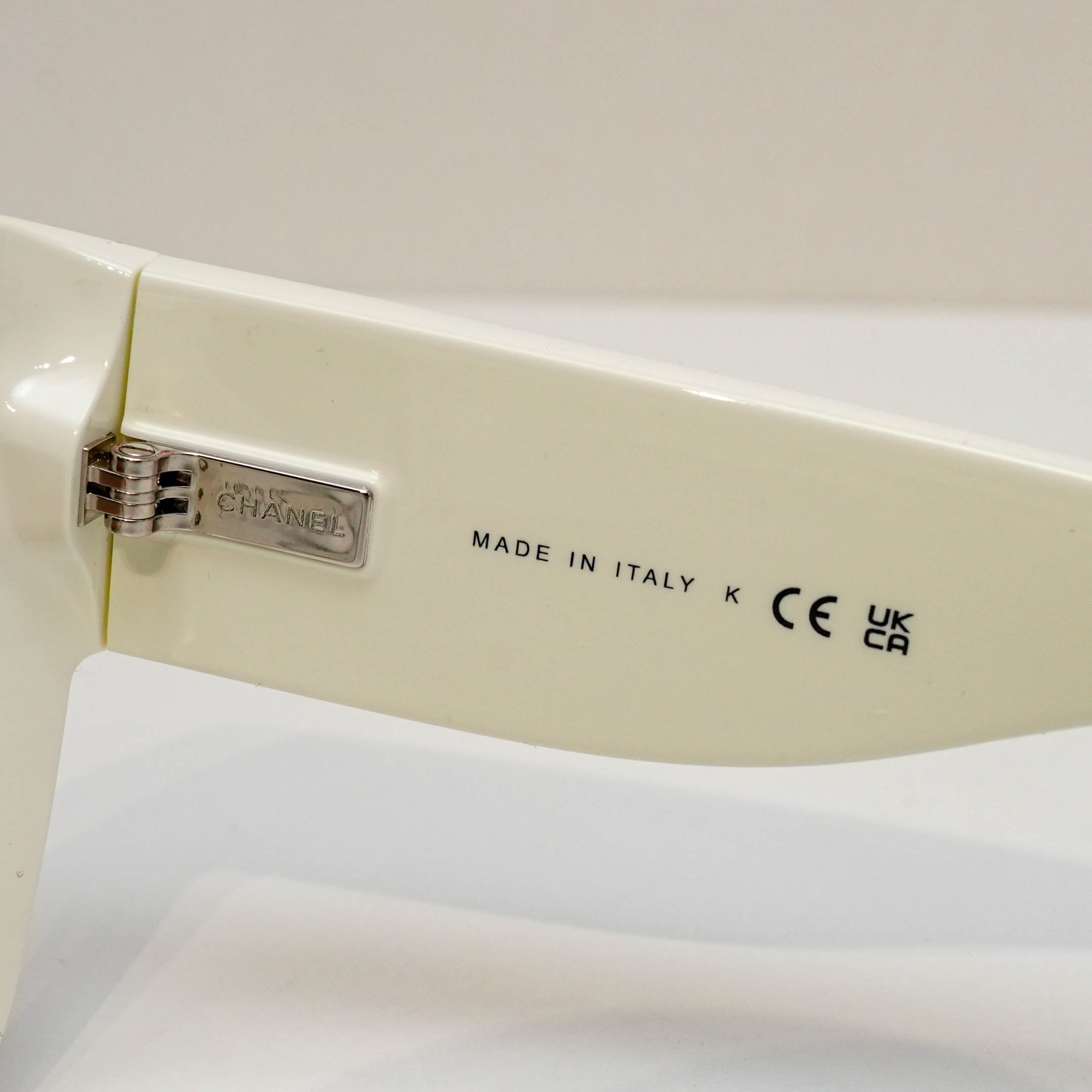 BUTTERFLY SUNGLASSES NYLON BLACK WHITE FRAME BEIGE GRADIENT LENSES