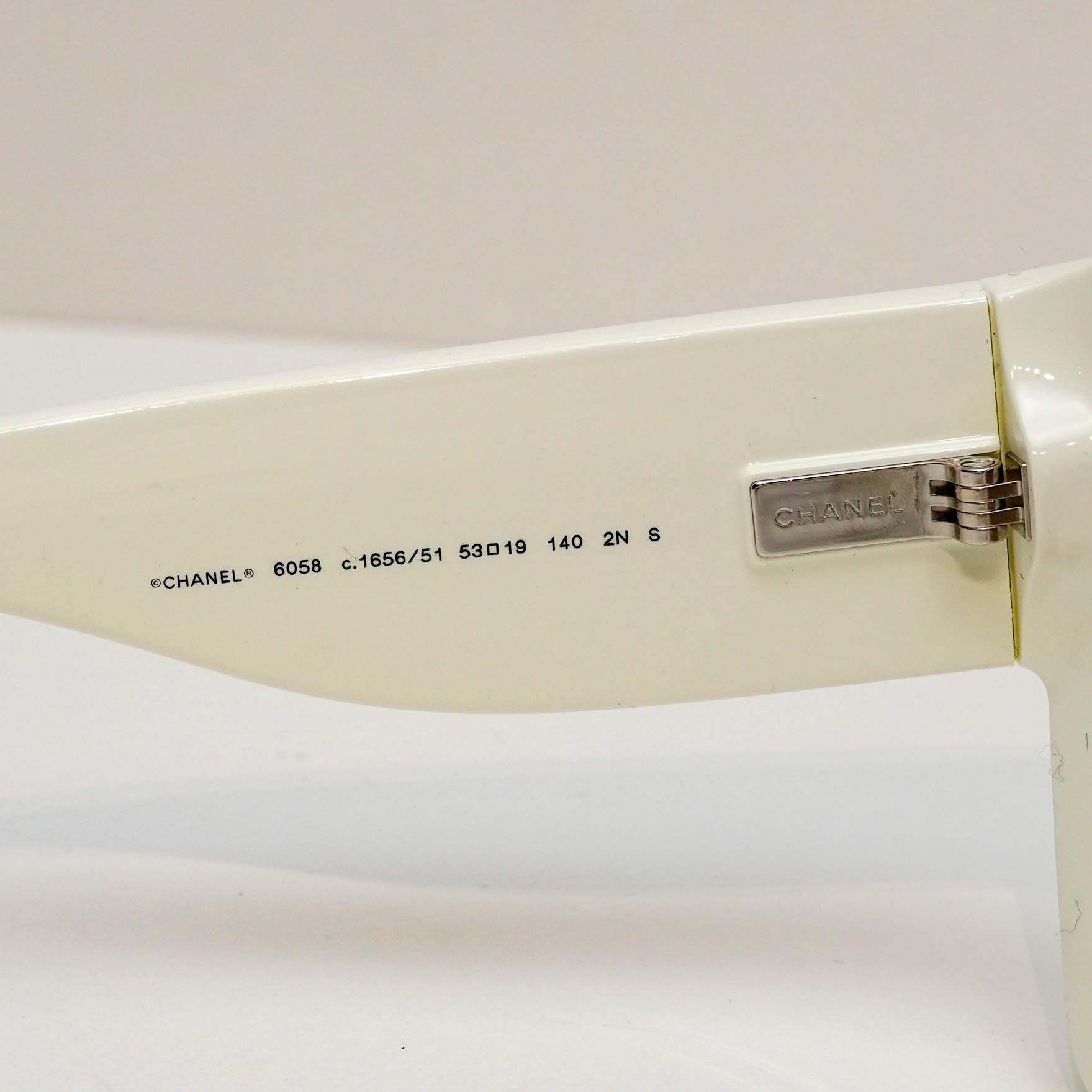 BUTTERFLY SUNGLASSES NYLON BLACK WHITE FRAME BEIGE GRADIENT LENSES