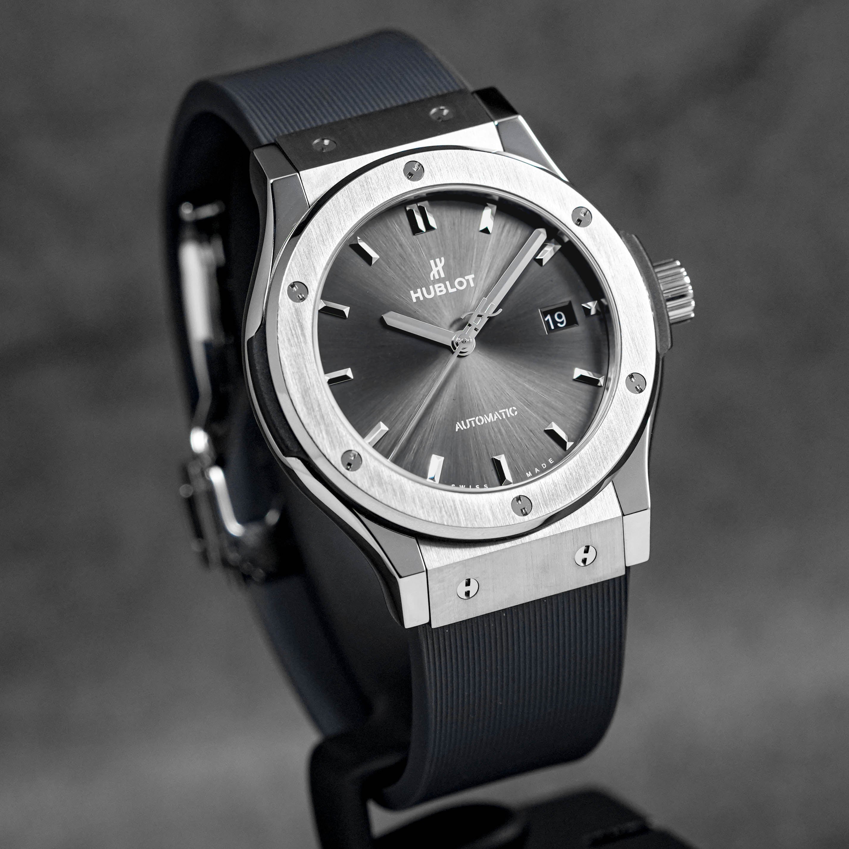 Classic Fusion 42 Racing Grey