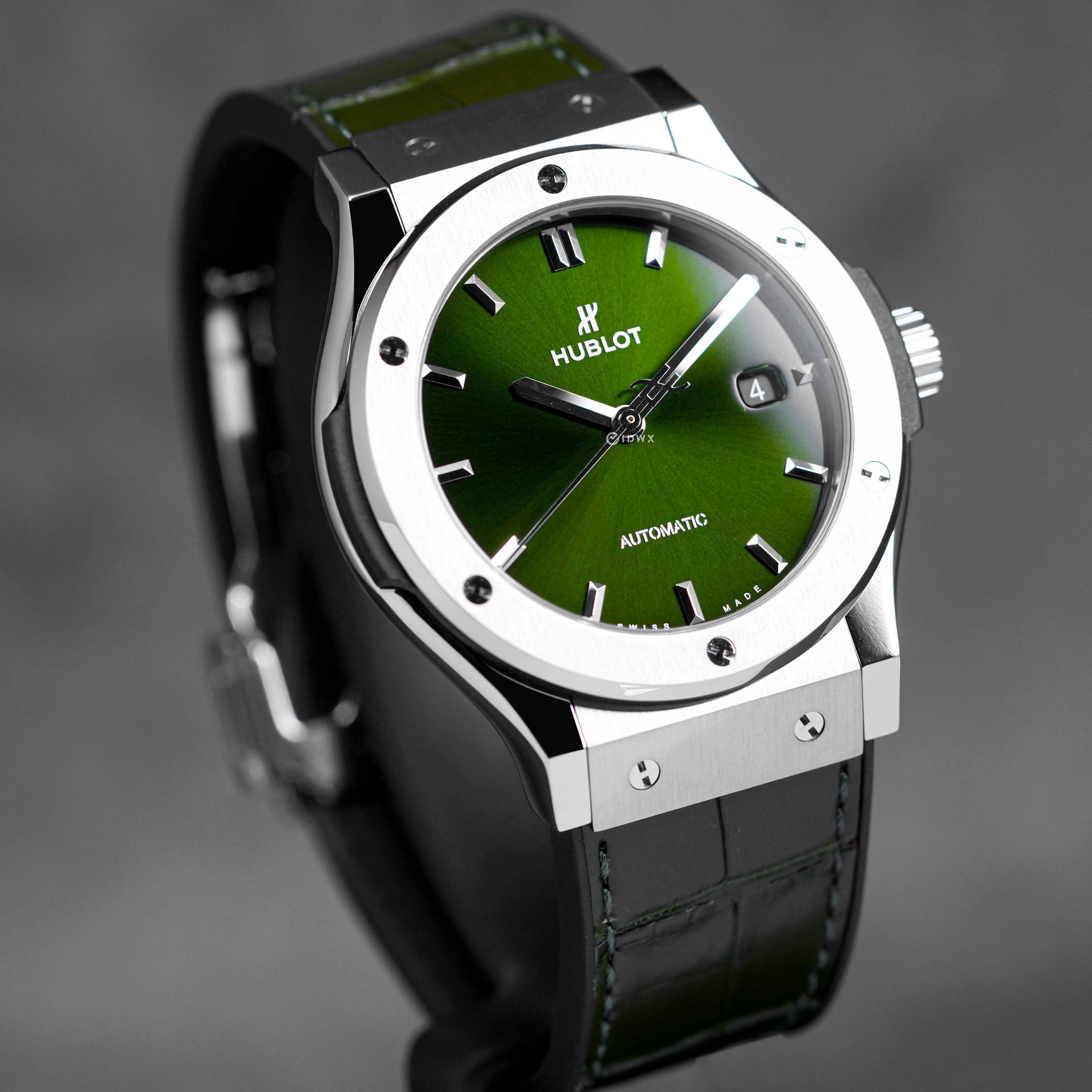 CLASSIC FUSION 42MM TITANIUM GREEN (2023)