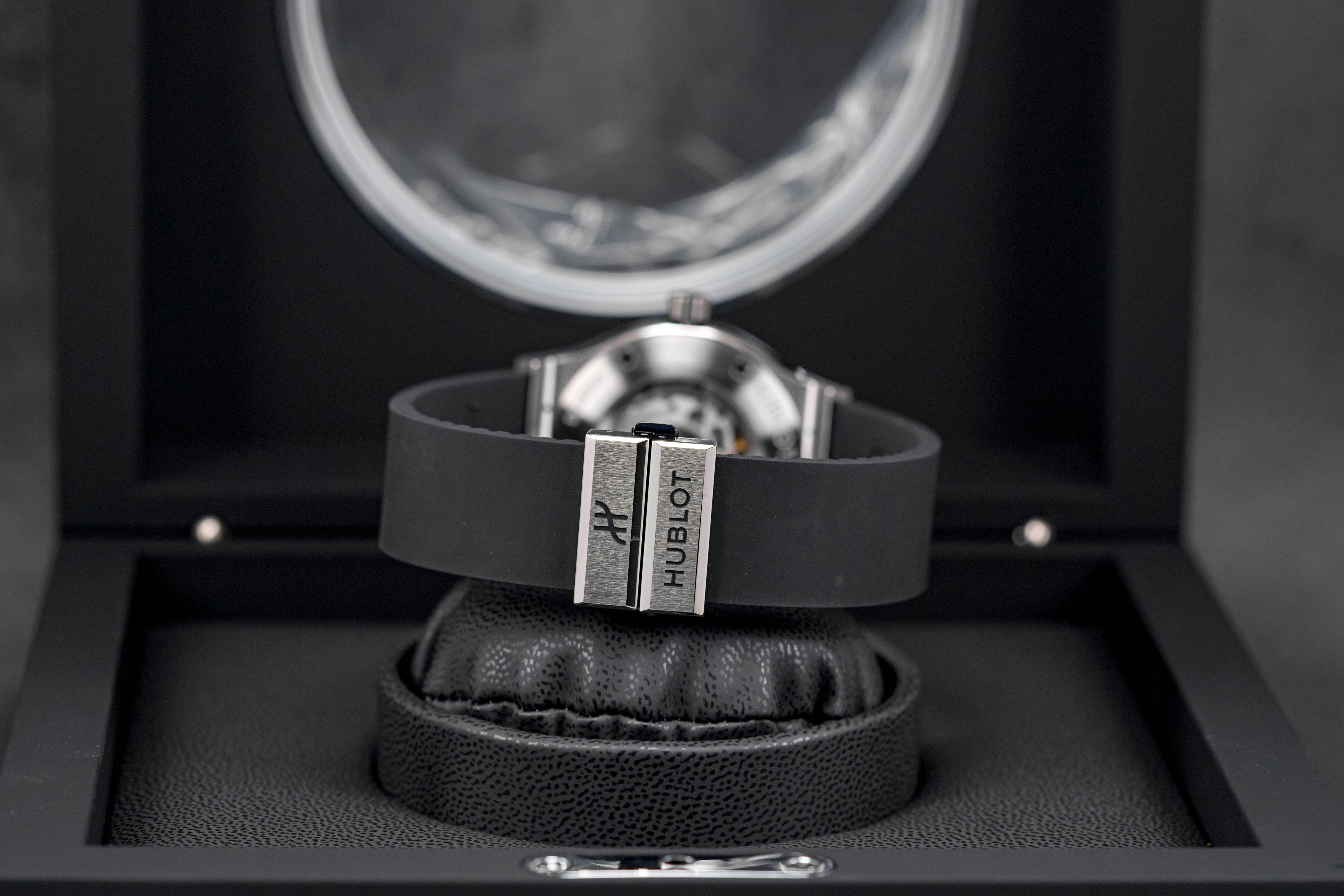 Classic Fusion 42 Titanium Black