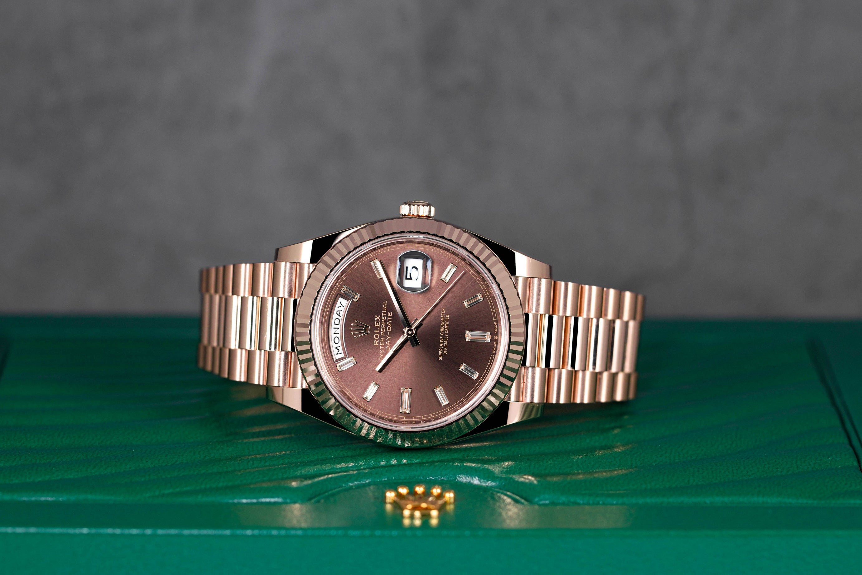 DAYDATE 40MM ROSEGOLD CHOCO DIAMOND BAGUETTE DIAL (2022)