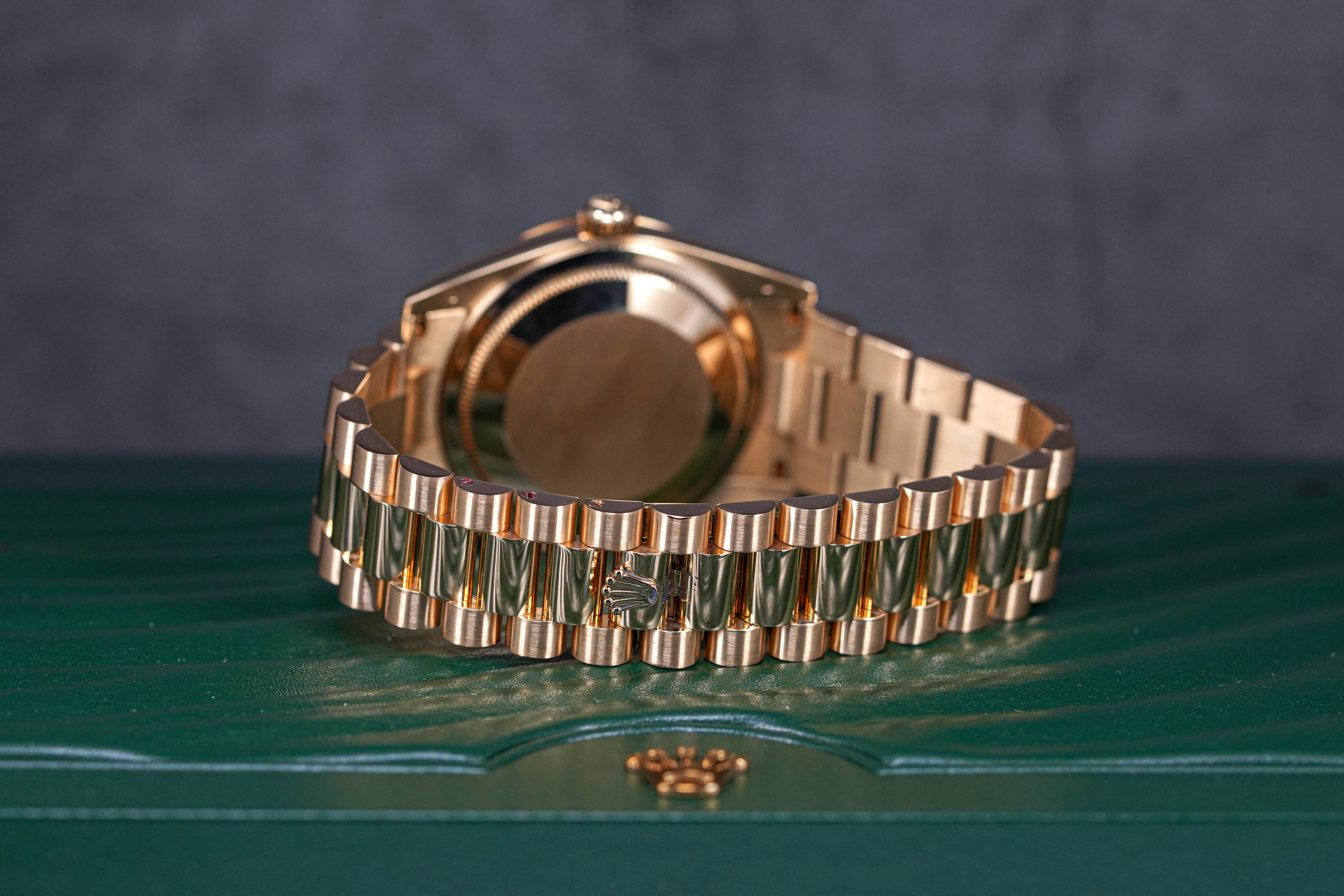 DAYDATE 36MM YELLOWGOLD COMPUTERIZED DIAMOND DIAL (2008)