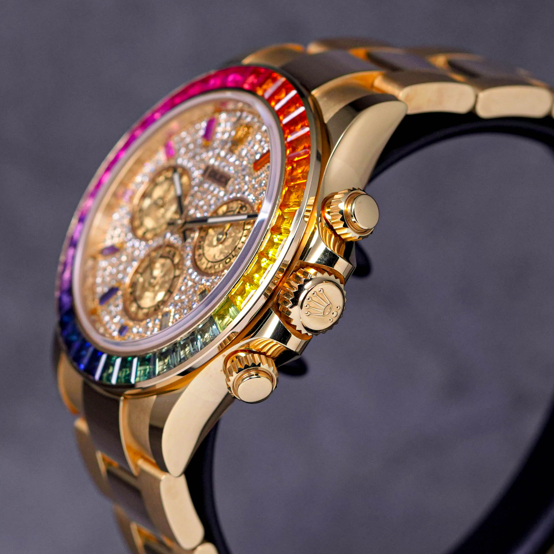 DAYTONA YELLOWGOLD BLACK DIAL CUSTOM RAINBOW BEZEL DIAMOND PAVED DIAL (2022)