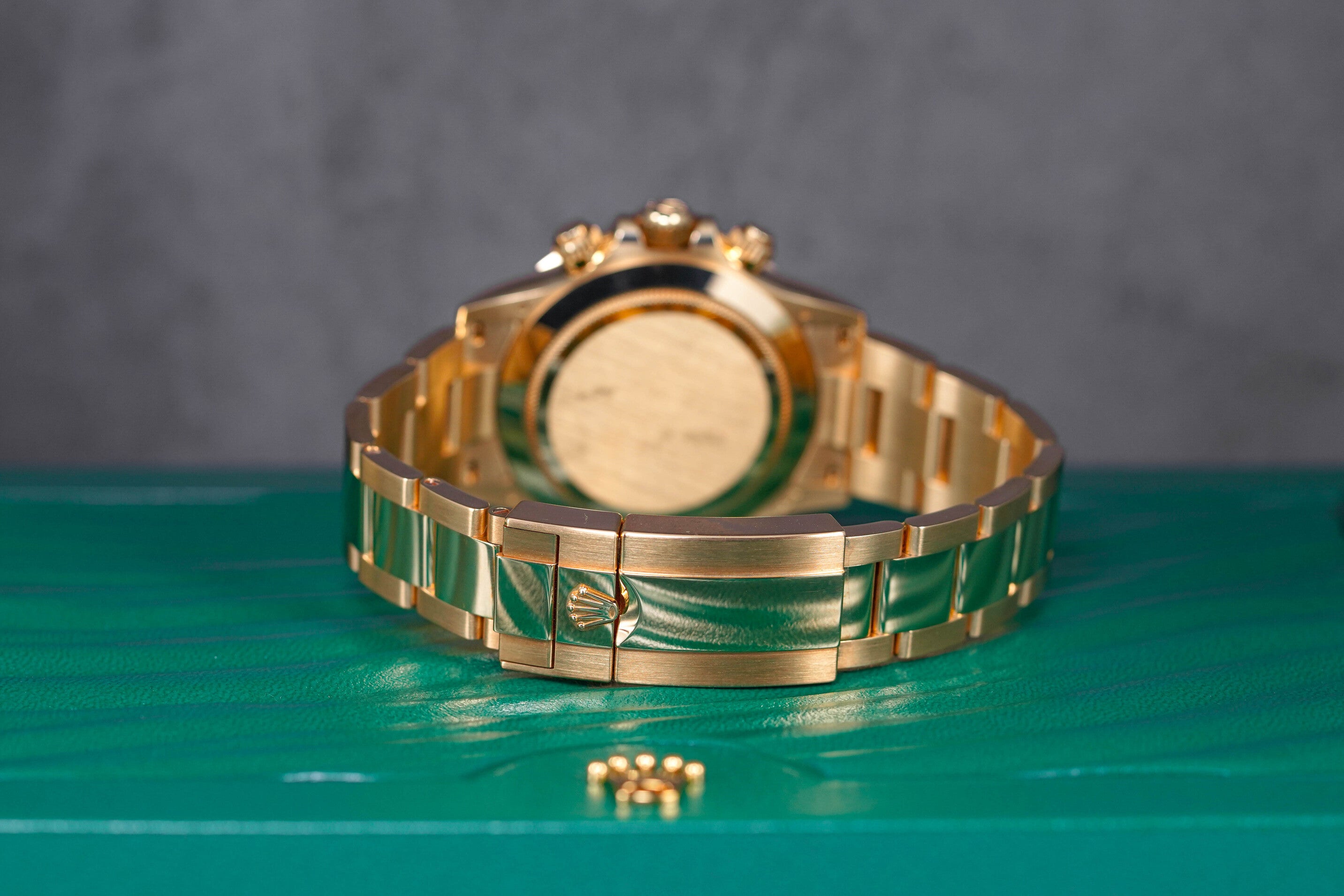 DAYTONA YELLOWGOLD BLACK DIAL CUSTOM RAINBOW BEZEL DIAMOND PAVED DIAL (2022)