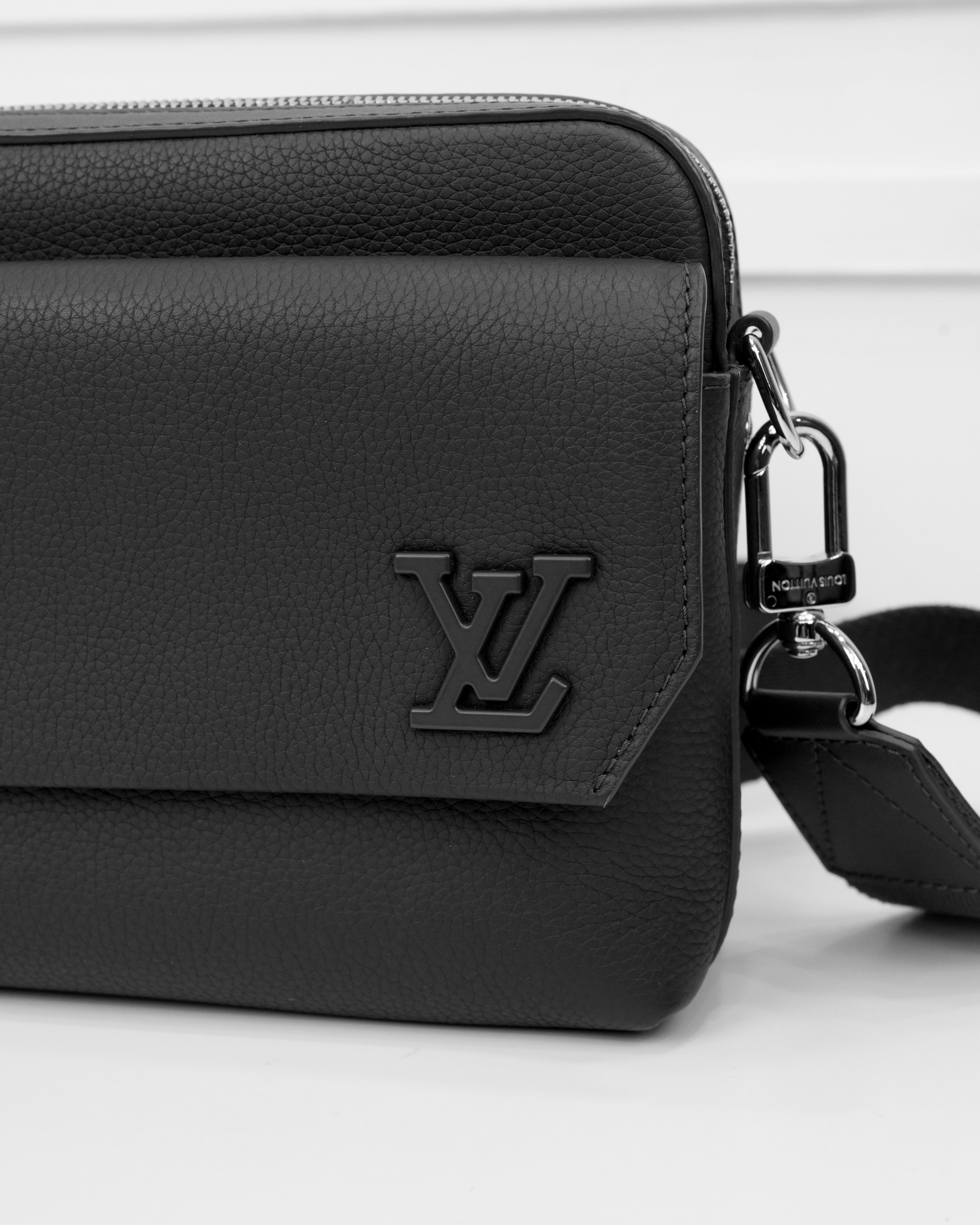 AEROGRAM FASTLINE MESSENGER BLACK