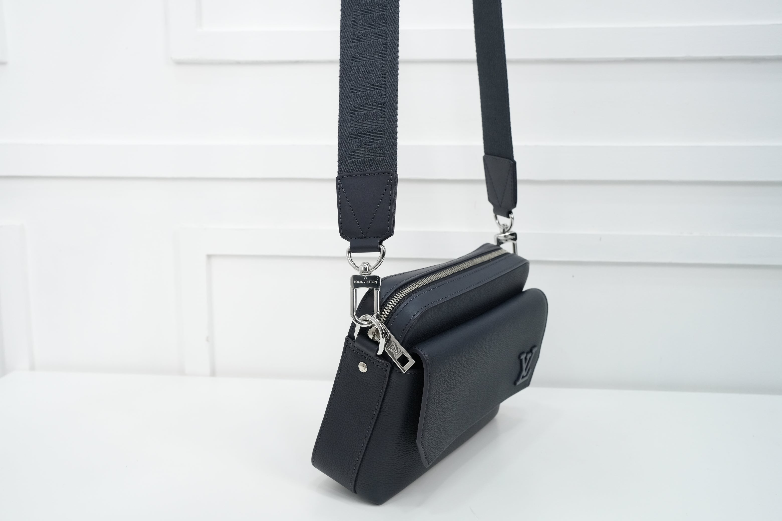 AEROGRAM FASTLINE MESSENGER BLACK