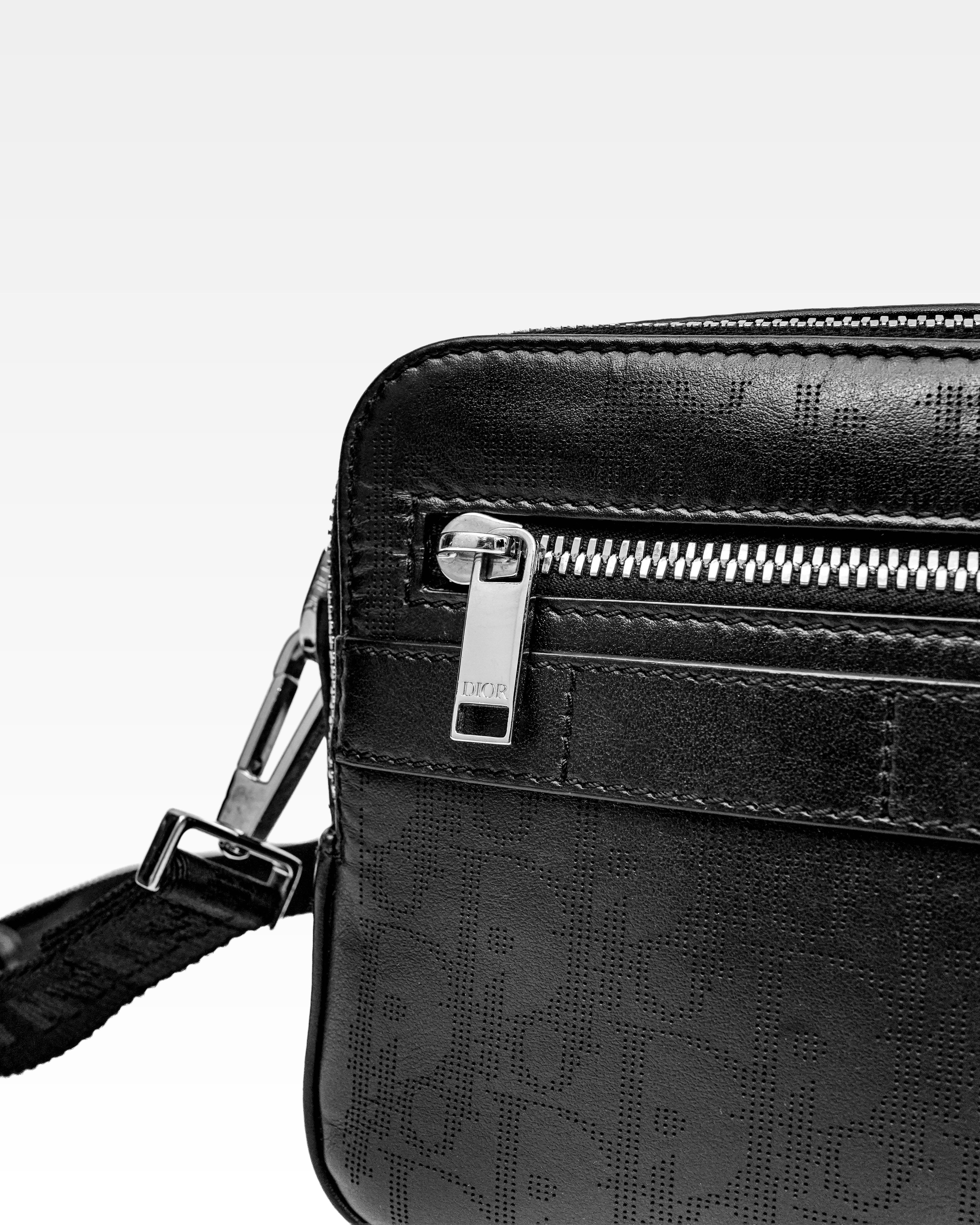 OBLIQUE SAFARI LEATHER SHOULDER BAG BLACK