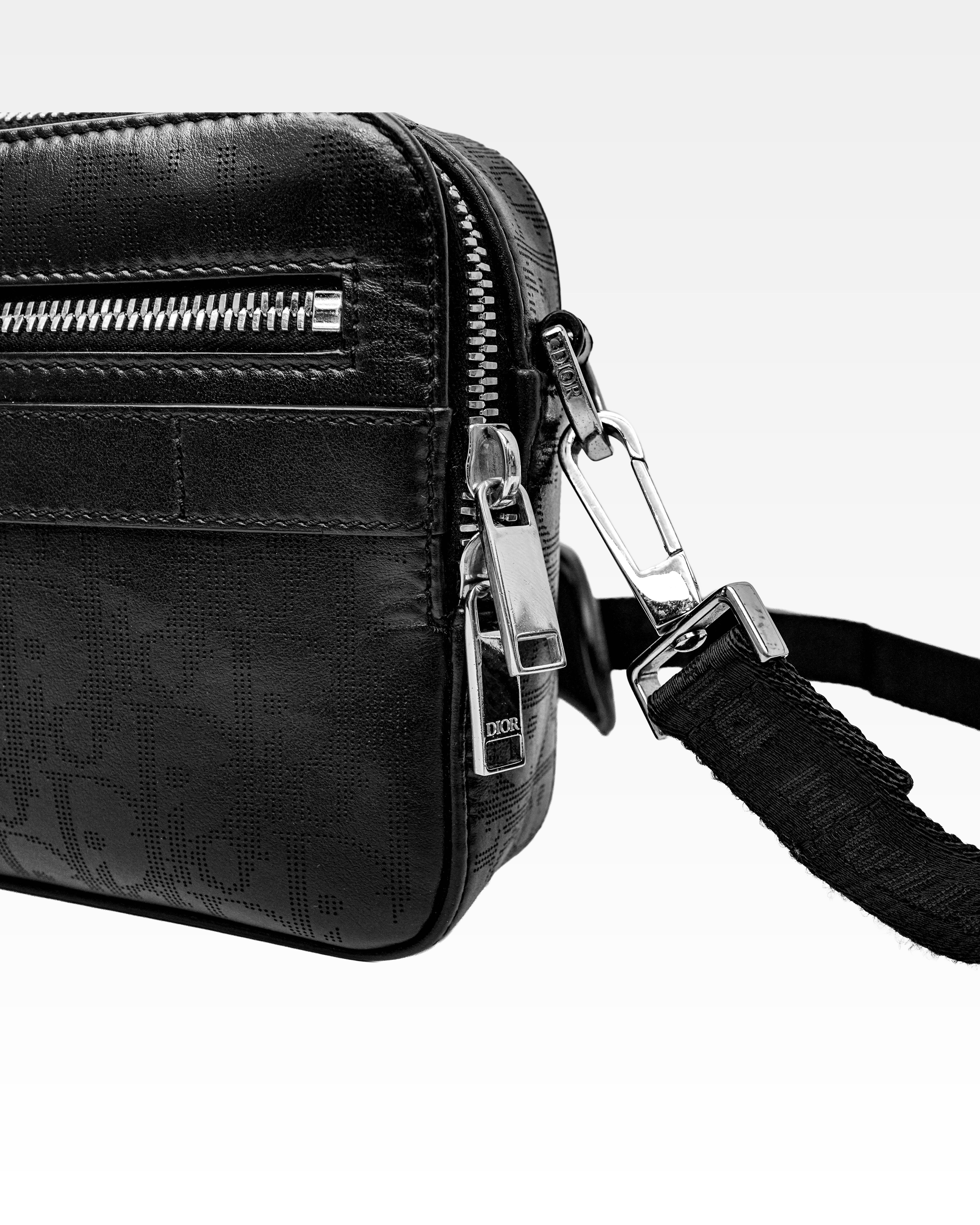 OBLIQUE SAFARI LEATHER SHOULDER BAG BLACK