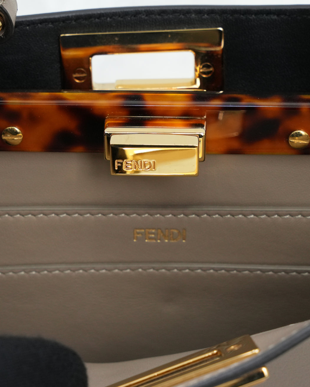 PEEKABOO ISEEU SMALL GREIGE