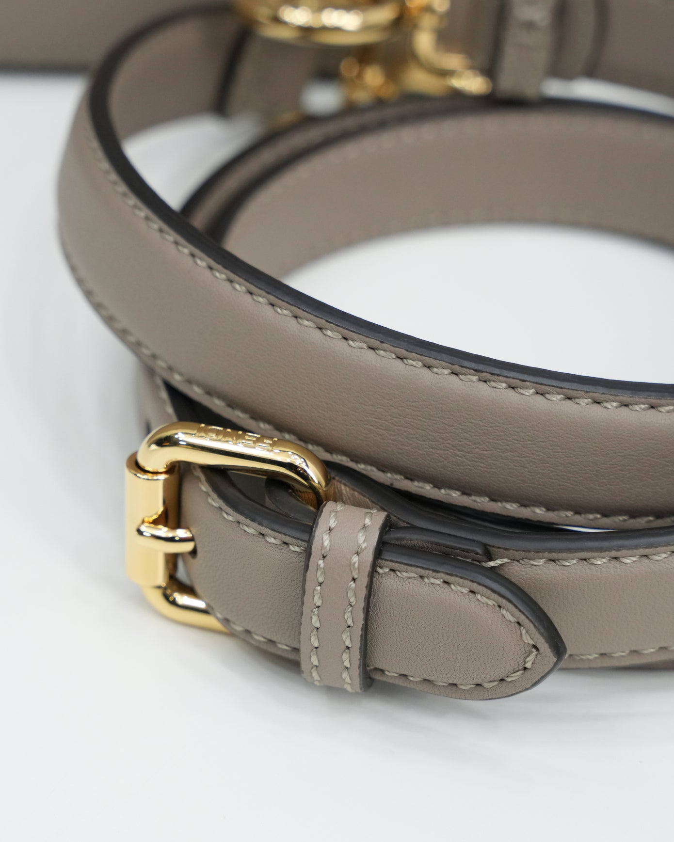 PEEKABOO ISEEU SMALL GREIGE