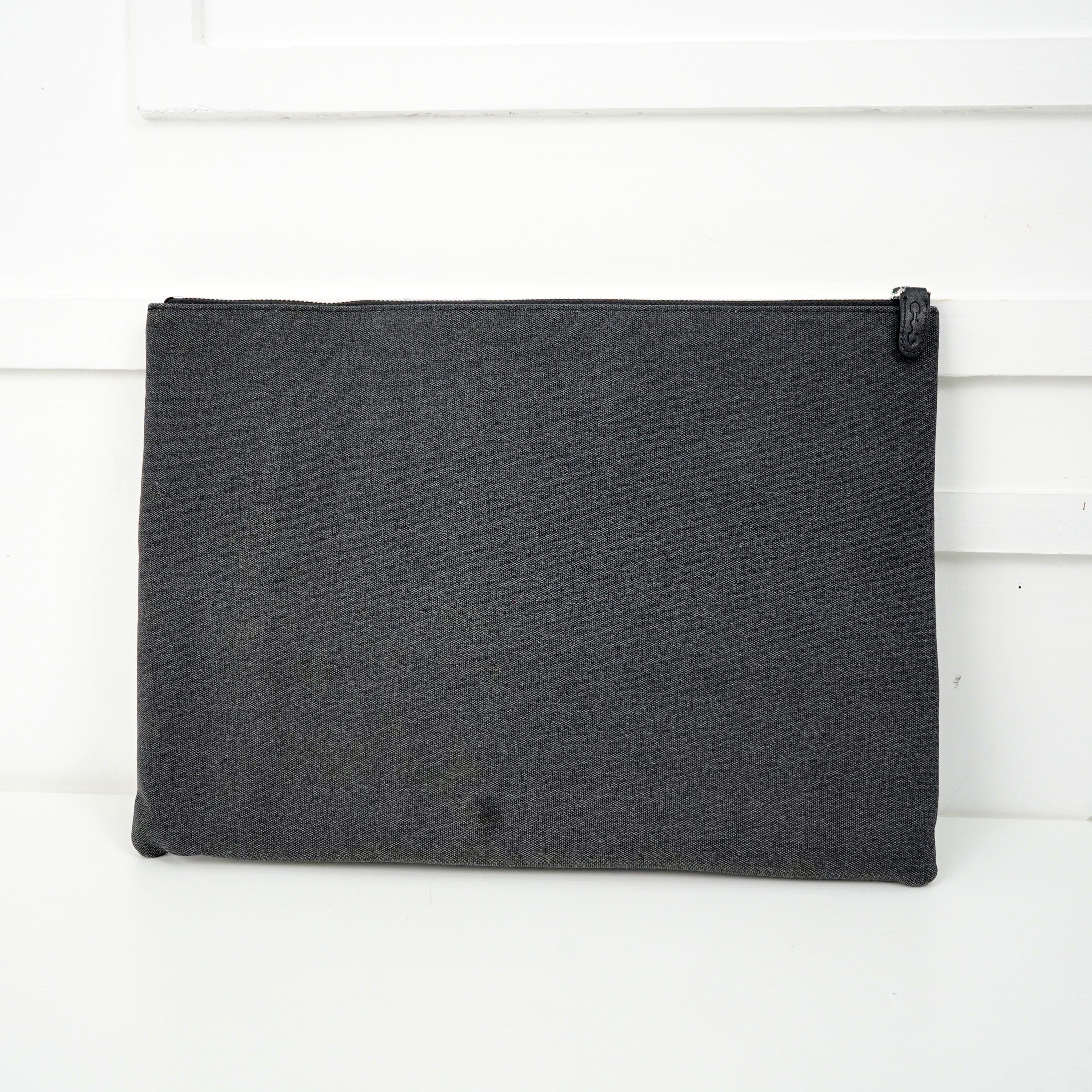 TABLET CLUTCH
