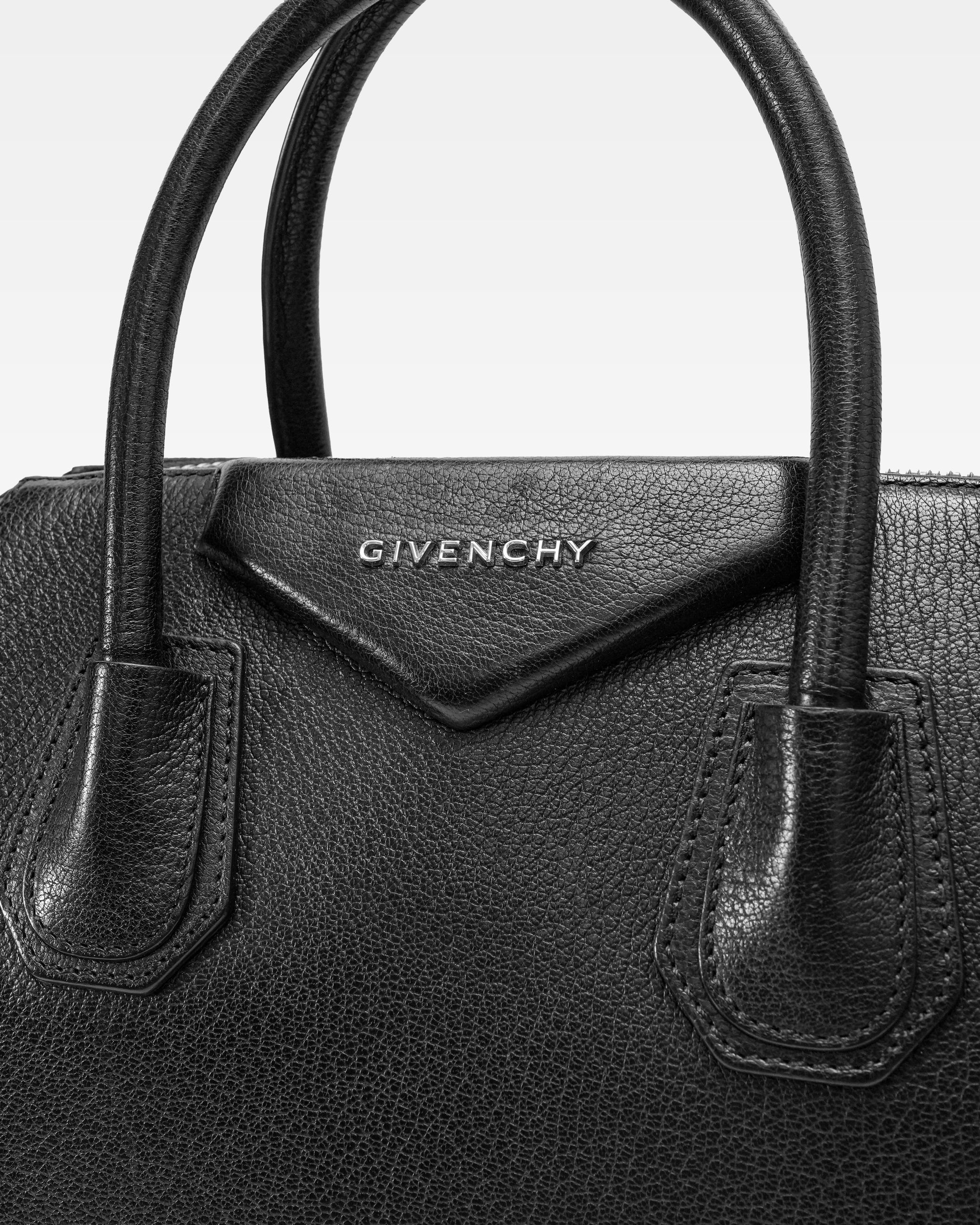 BLACK LEATHER MEDIUM ANTIGONA SATCHEL SIZE MEDIUM