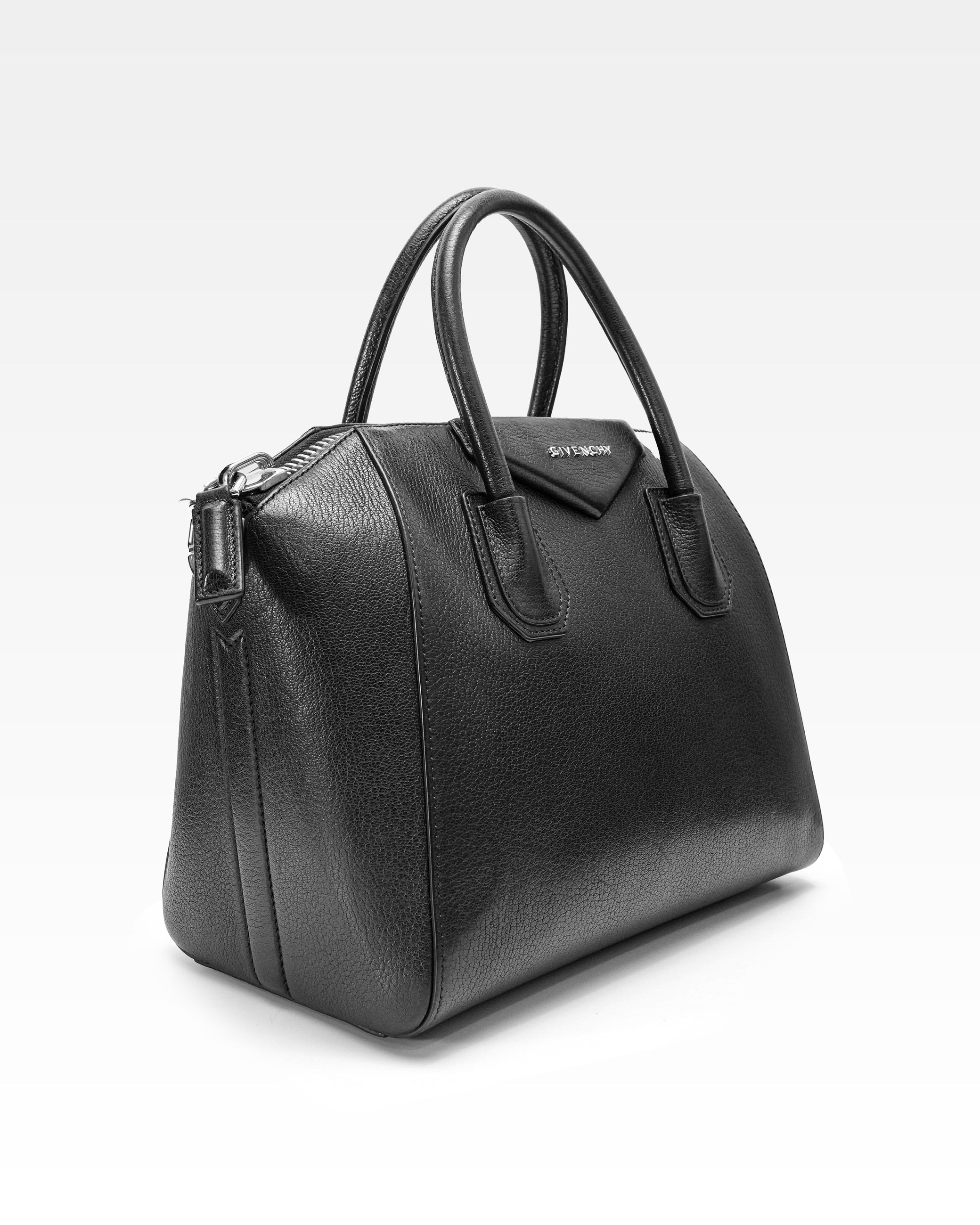 BLACK LEATHER MEDIUM ANTIGONA SATCHEL SIZE MEDIUM