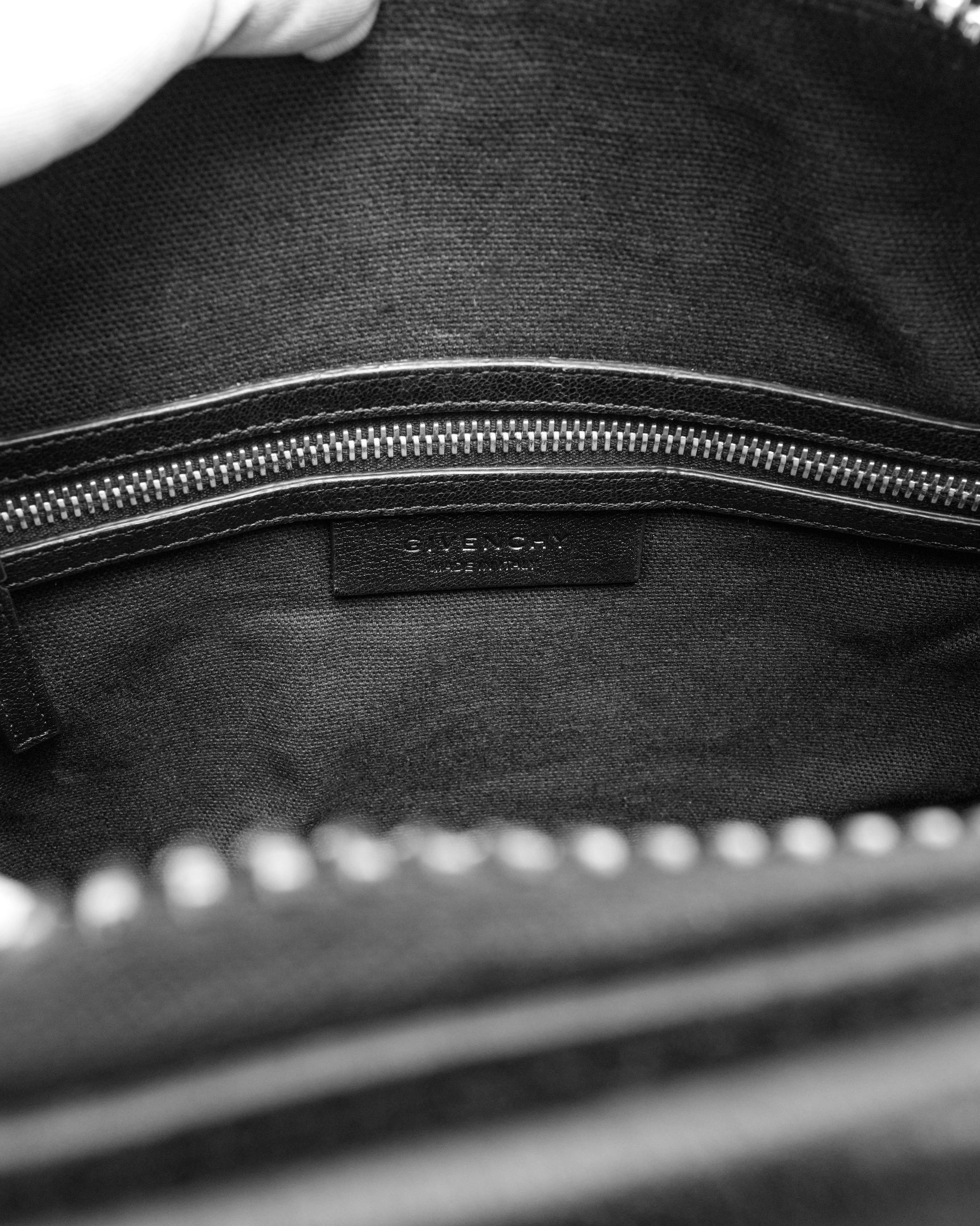 BLACK LEATHER MEDIUM ANTIGONA SATCHEL SIZE MEDIUM