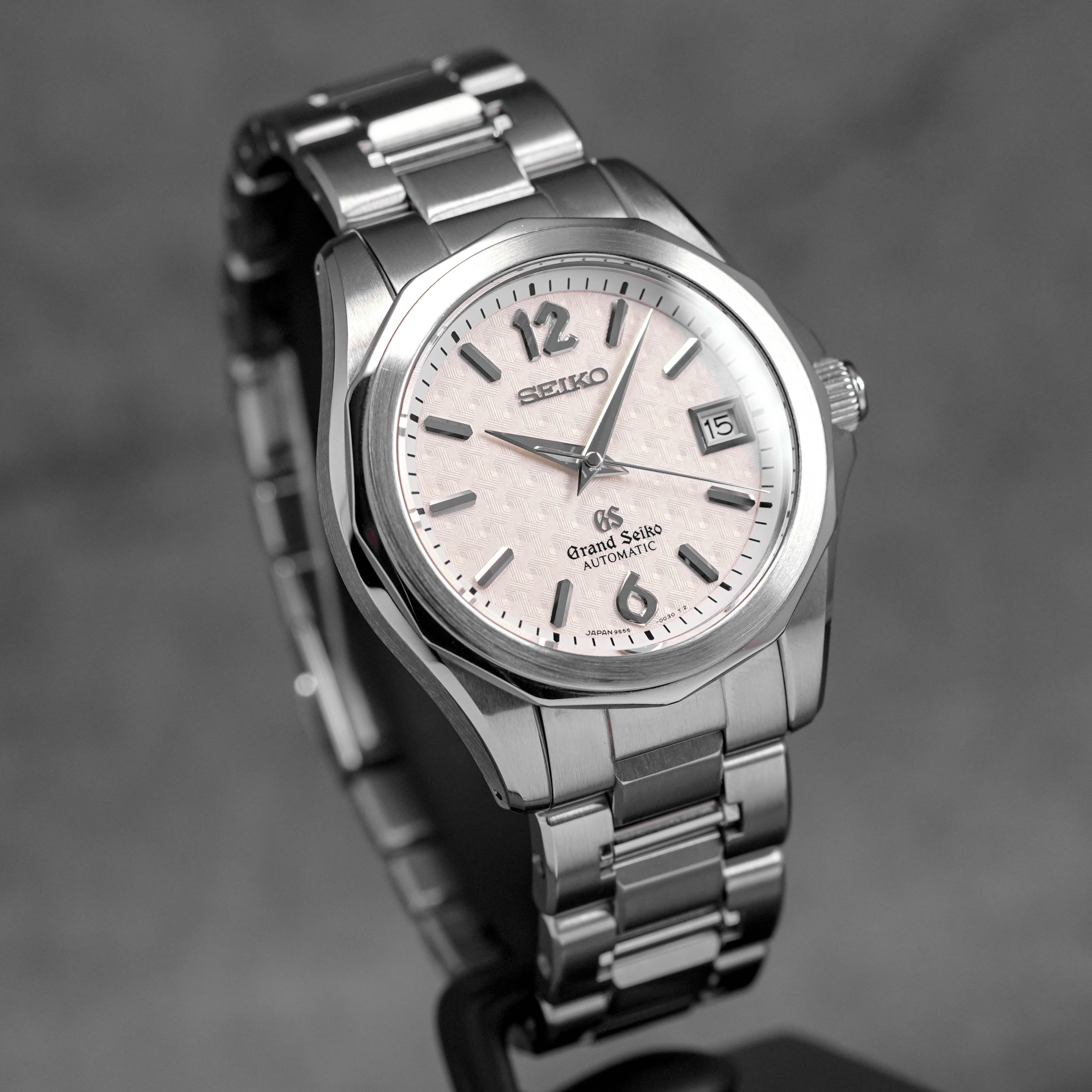 Harga Grand Seiko Carbon Mesh