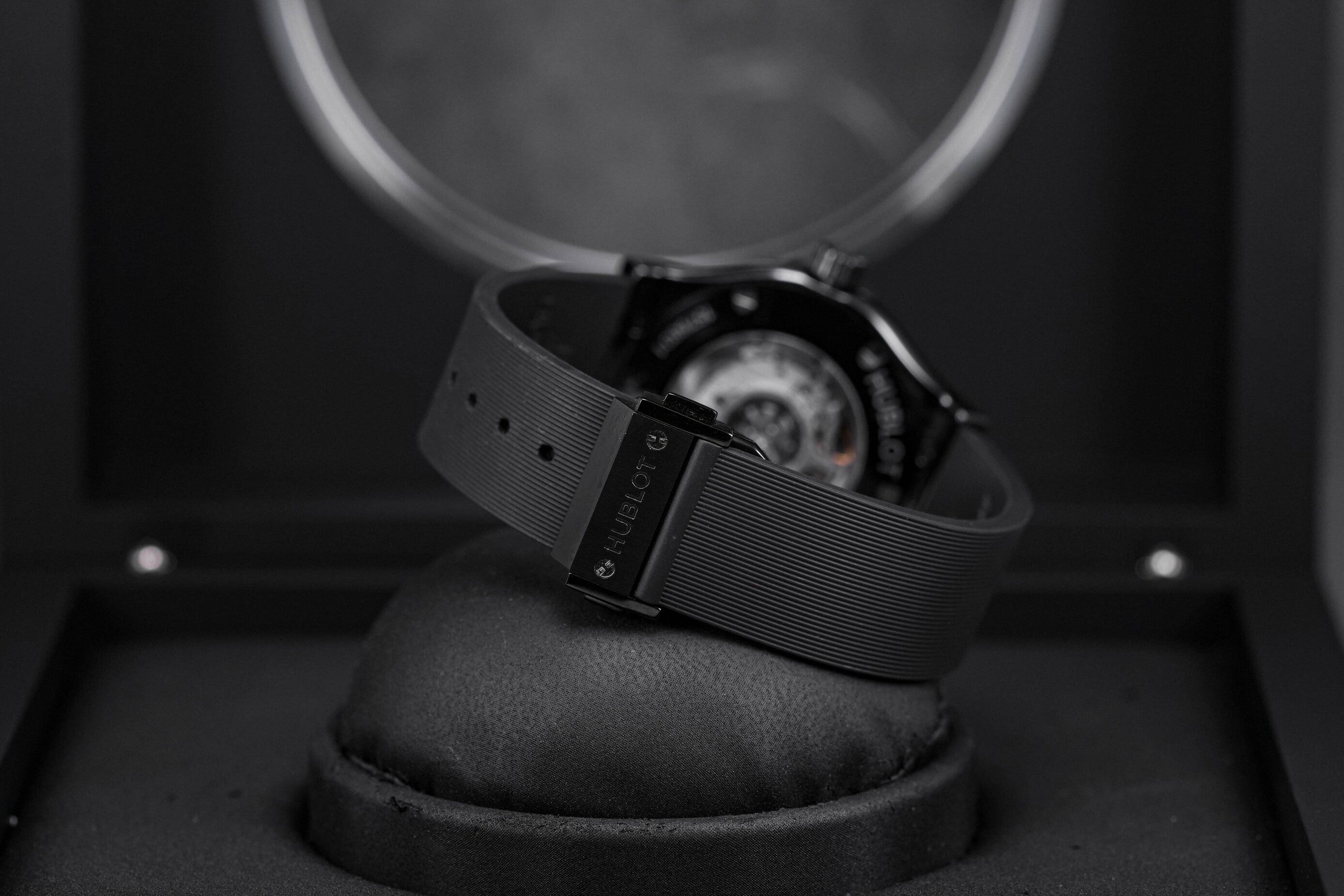 CLASSIC FUSION 42MM CERAMIC BLACK MAGIC (2022)