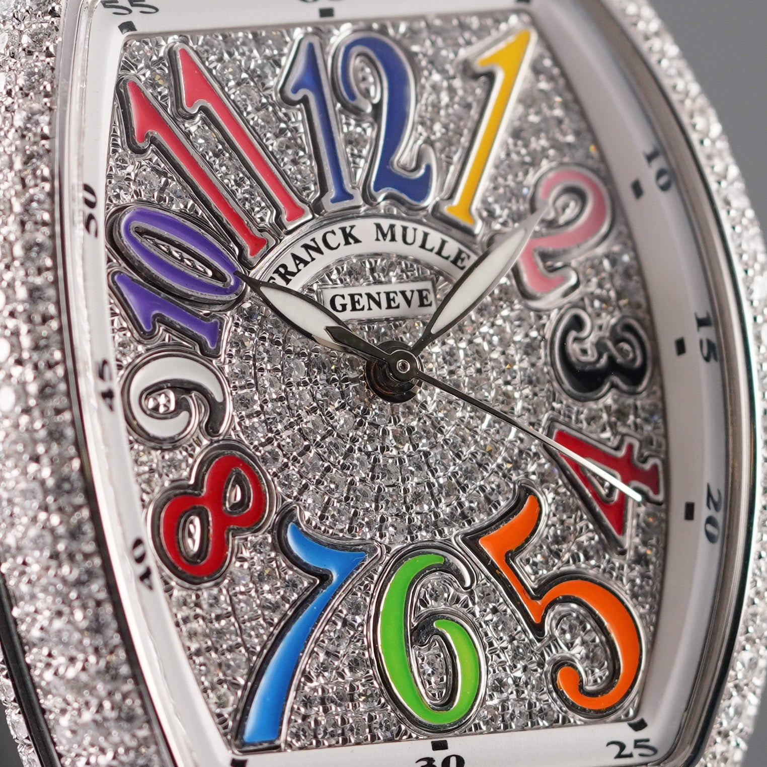 V32 BLACK DIAMOND DIAL COLOR OF DREAM (2025)