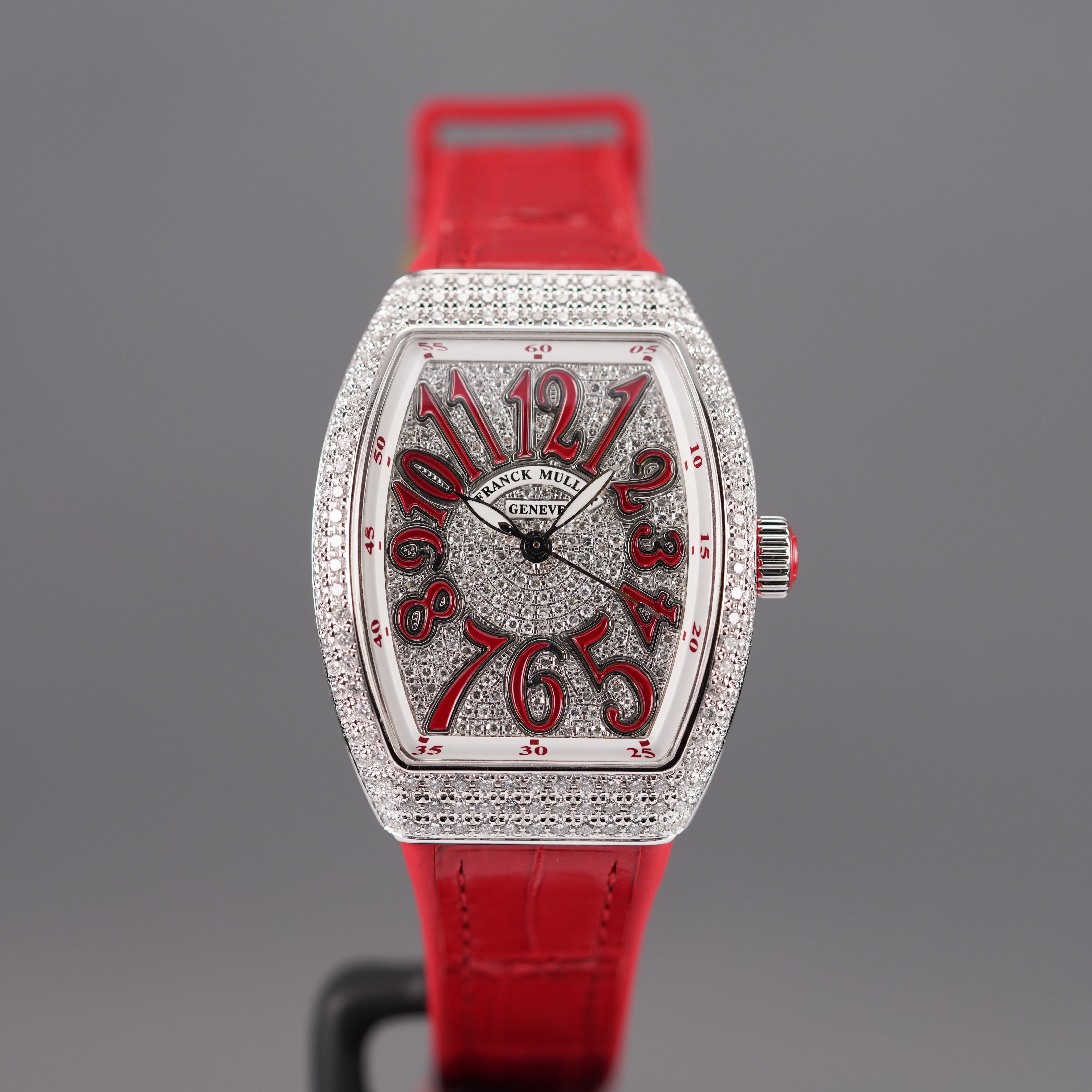 V32 RED DIAMOND DIAL (2025)