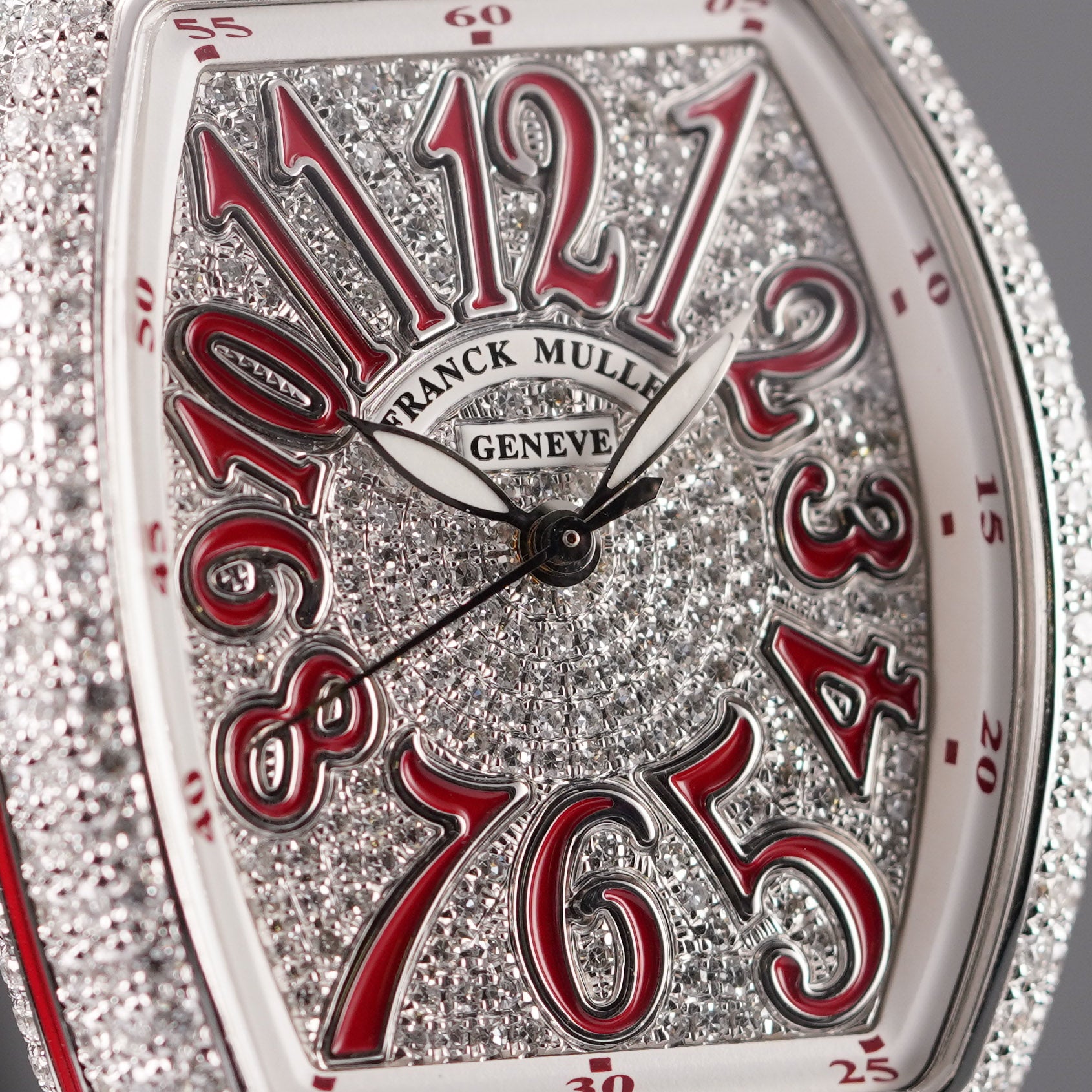 V32 RED DIAMOND DIAL (2025)