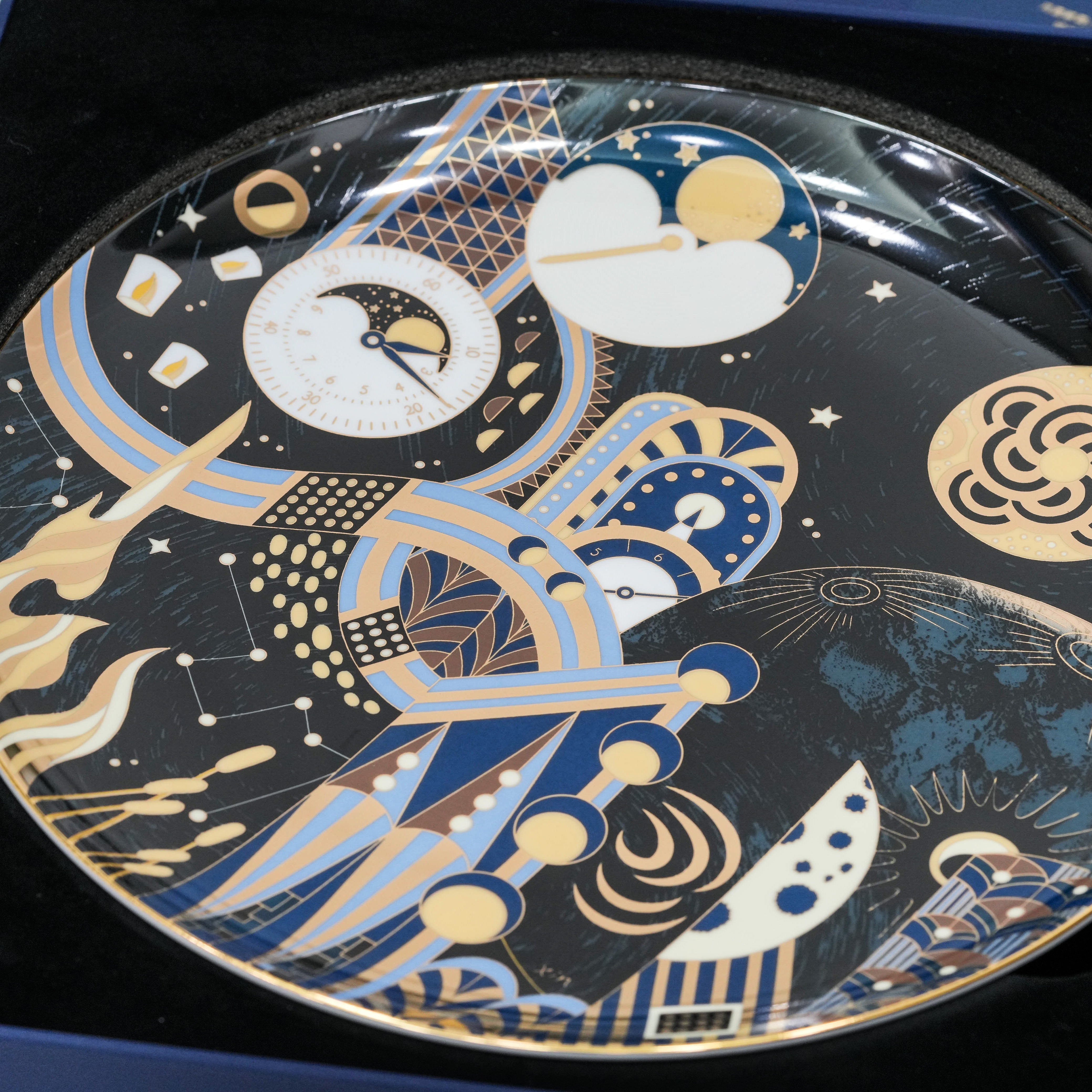 MID-AUTUMN PORCELAIN PLATE "THE MOON REFLECTS THE UNIVERSE"