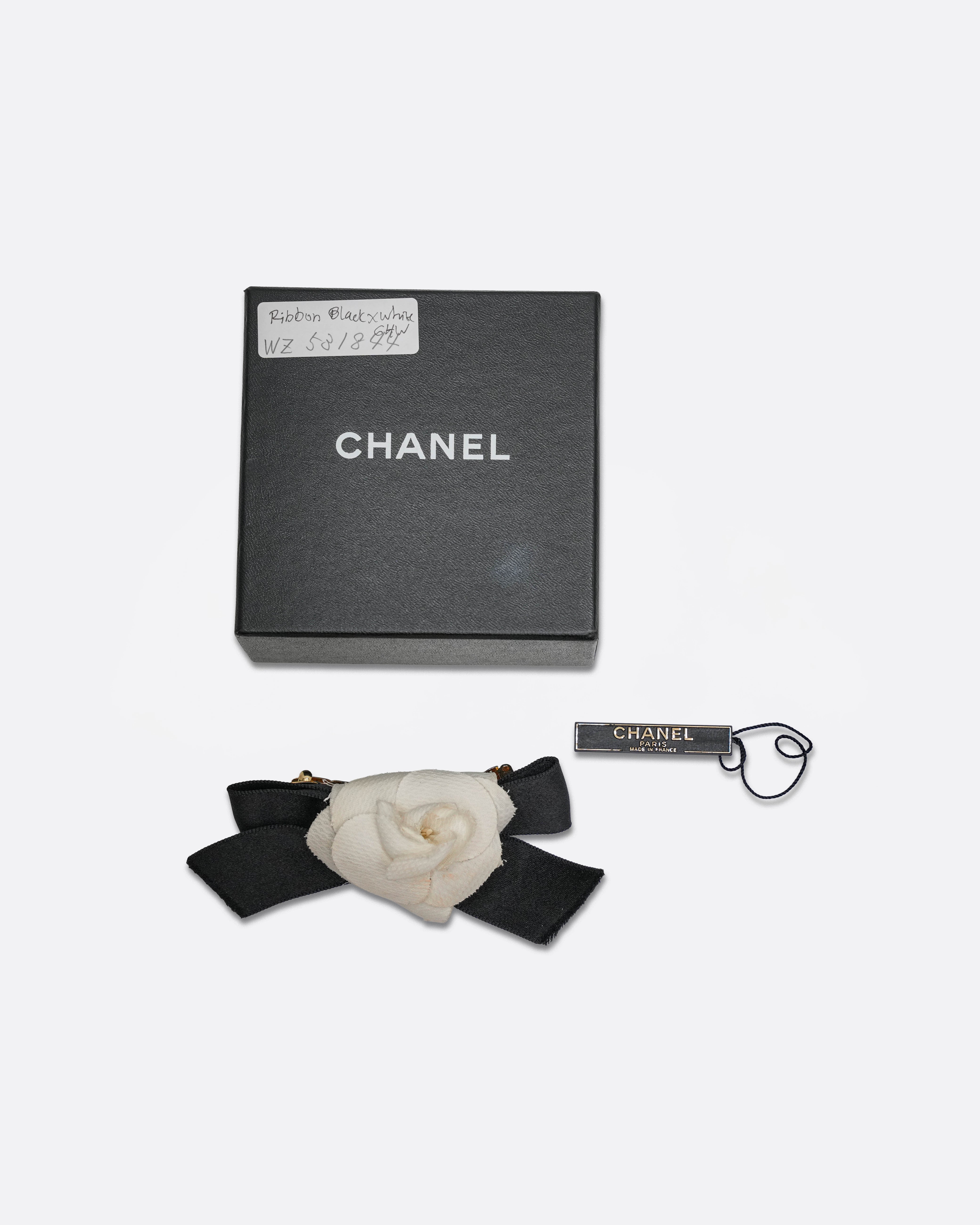 CAMELIA HAIR CLIP BLACK X WHITE