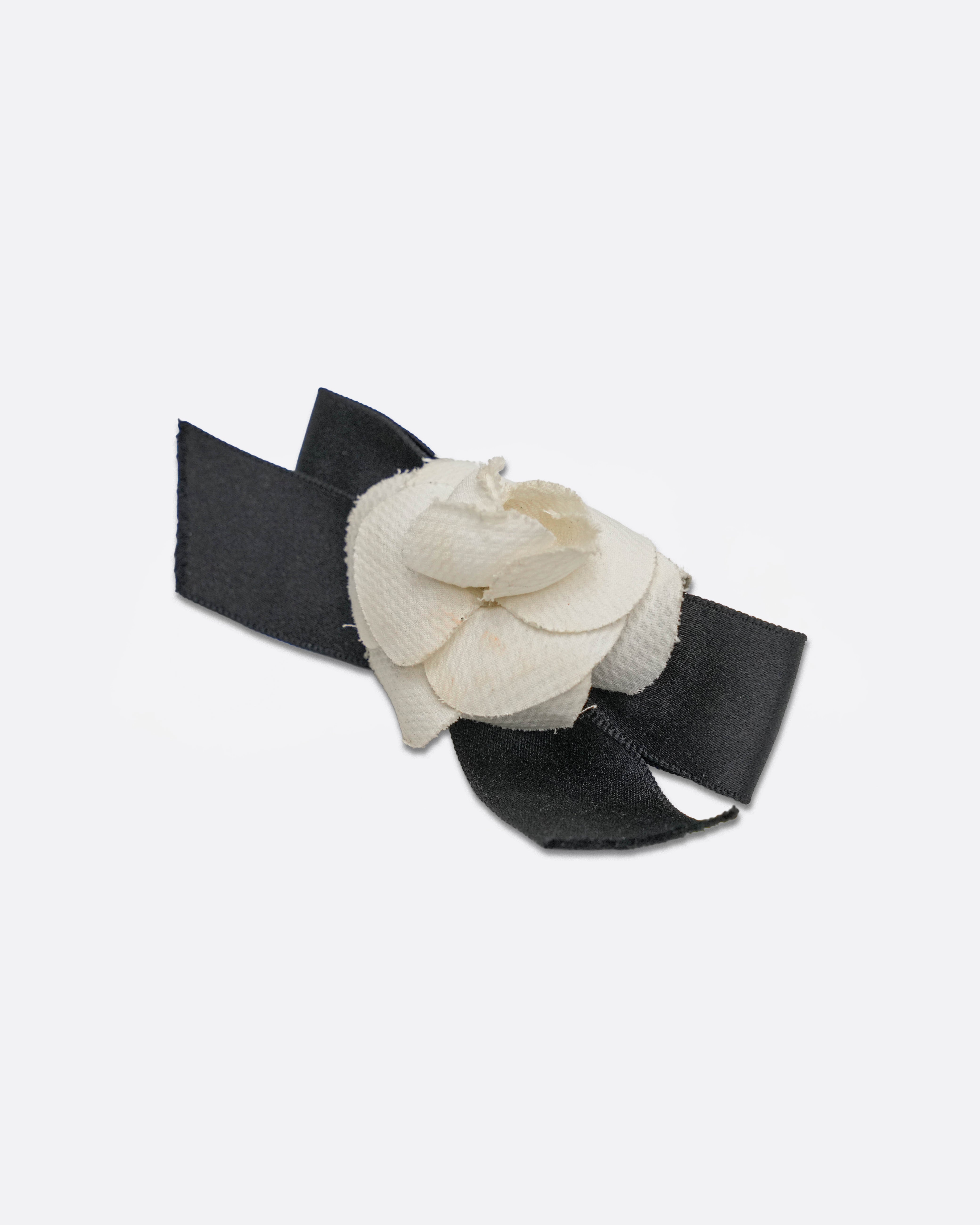 CAMELIA HAIR CLIP BLACK X WHITE