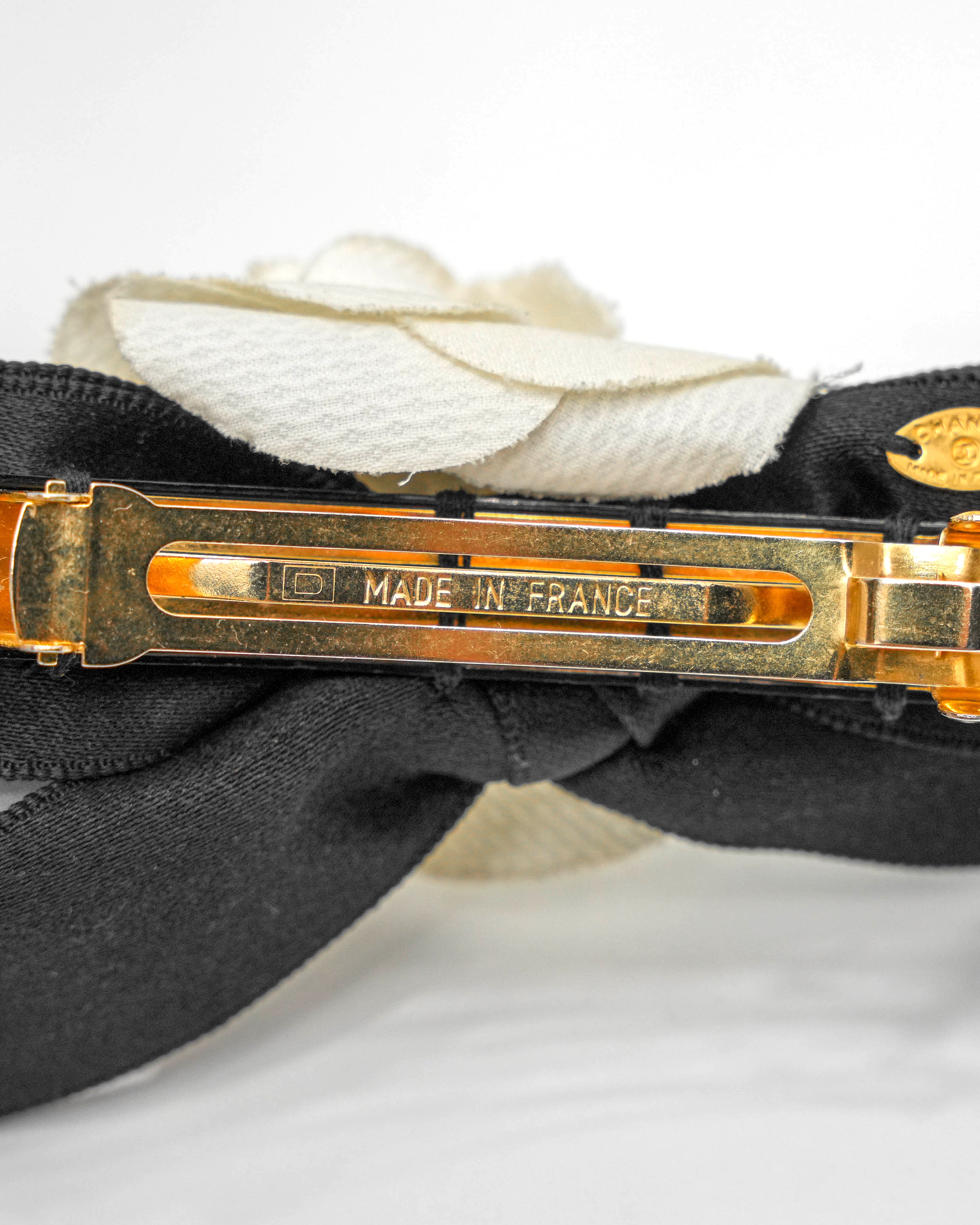 CAMELIA HAIR CLIP BLACK X WHITE