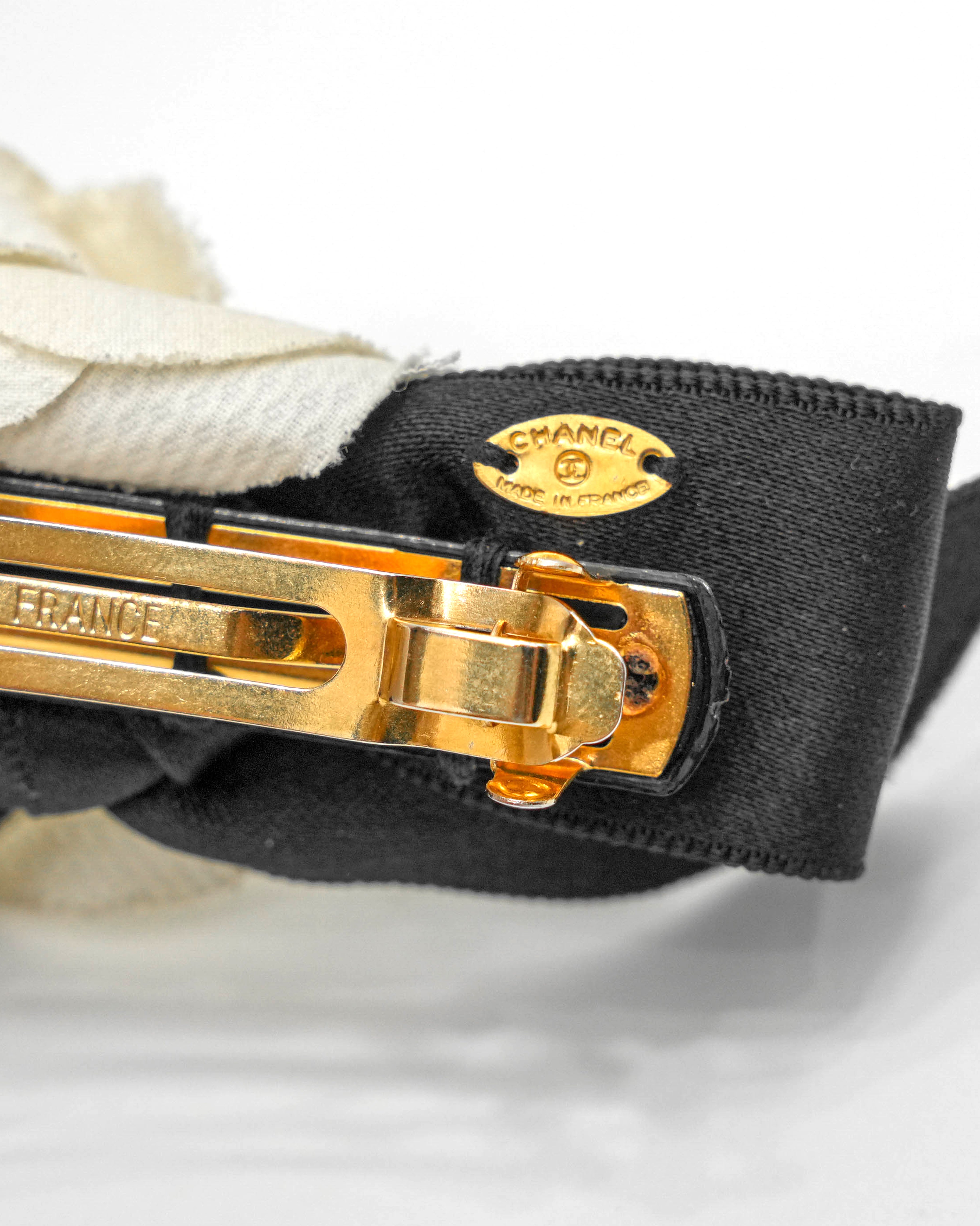 CAMELIA HAIR CLIP BLACK X WHITE