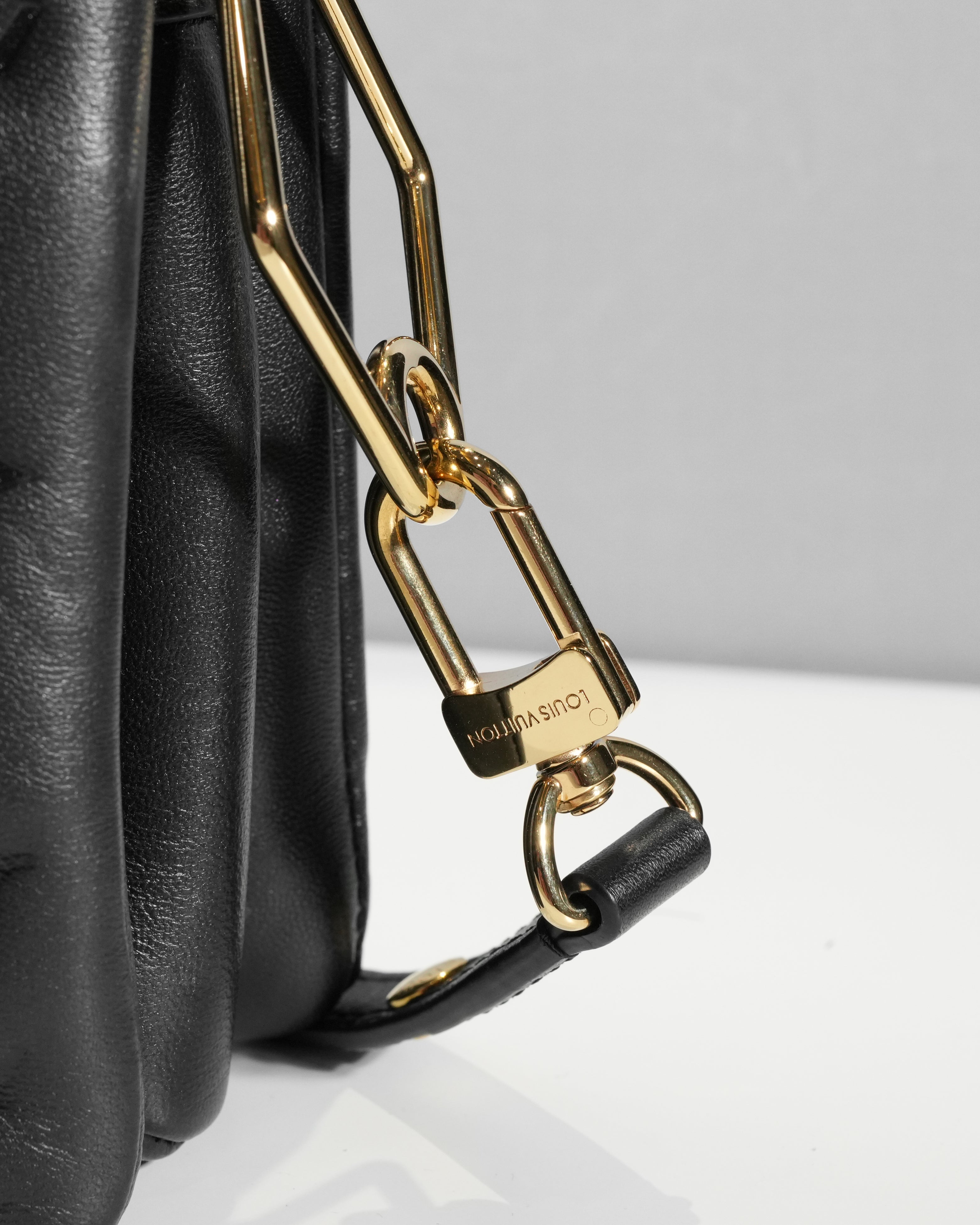 COUSSIN BB BLACK GHW CHIP SLING BAG