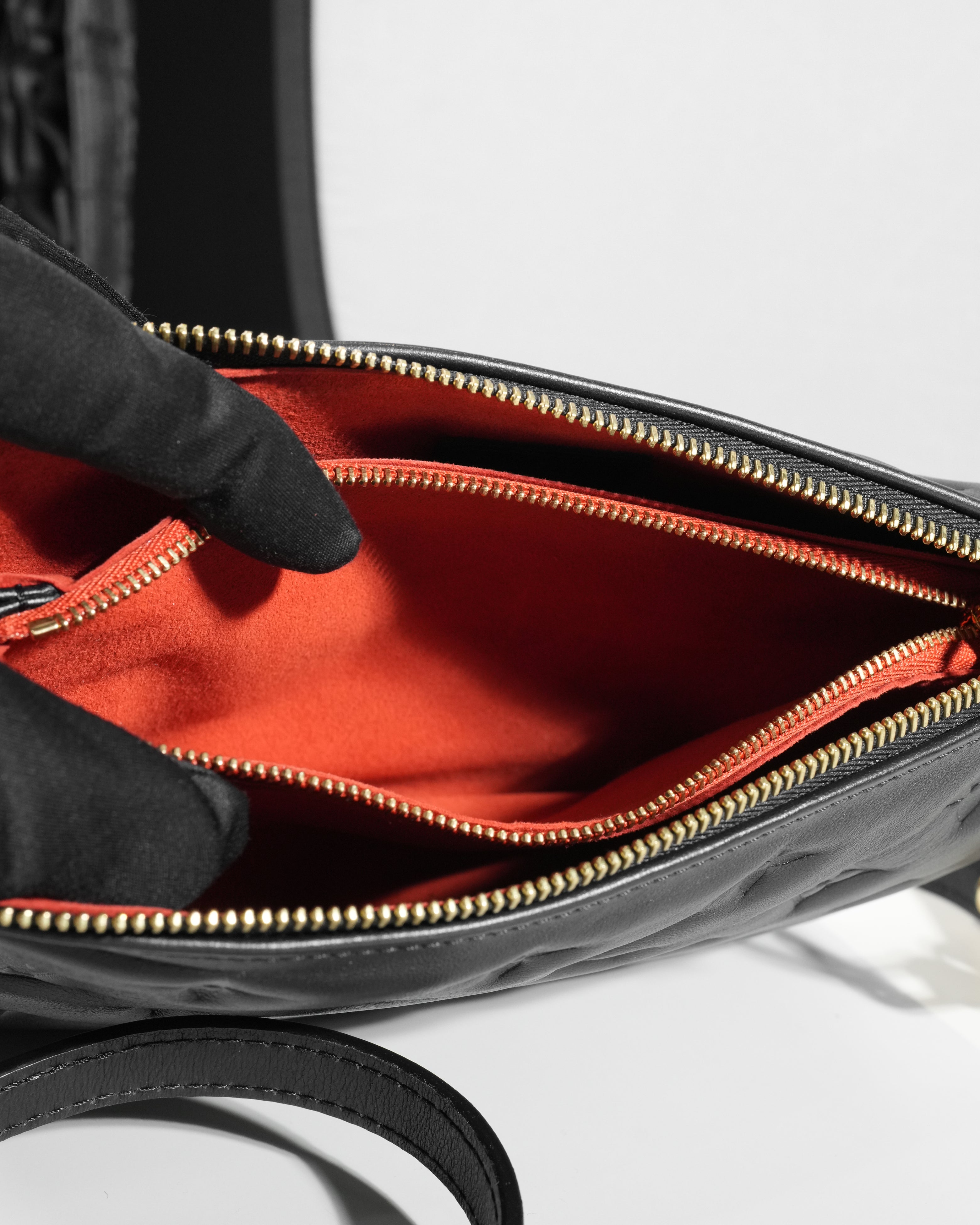 COUSSIN BB BLACK GHW CHIP SLING BAG