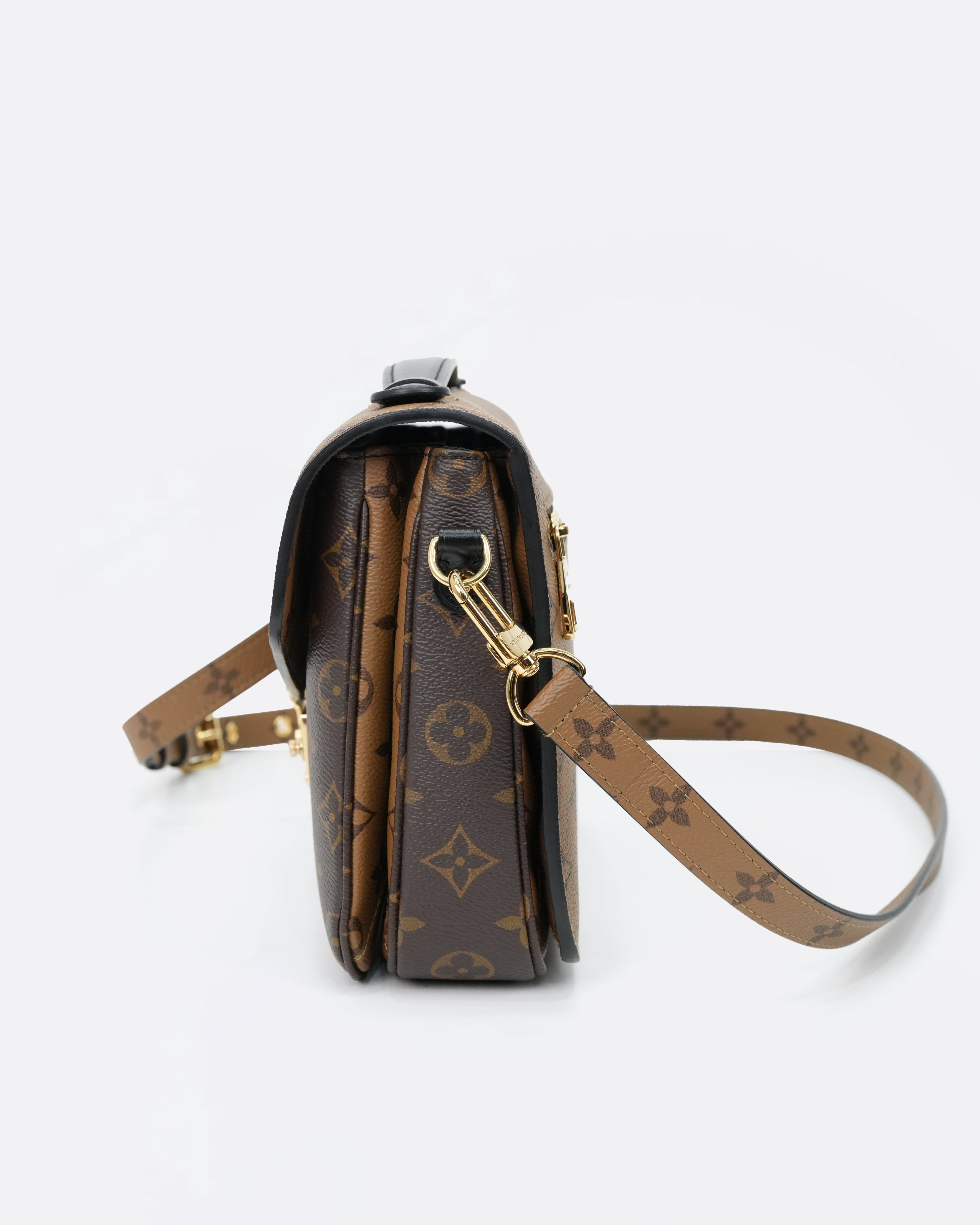 MONOGRAM REVERSE POCHETTE METIS MM